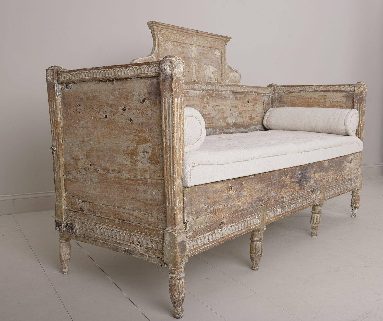 18th Century and Earlier 18th c. Swedish Gustavian Daybed Sofa Bench with Griffons in Original Patina
