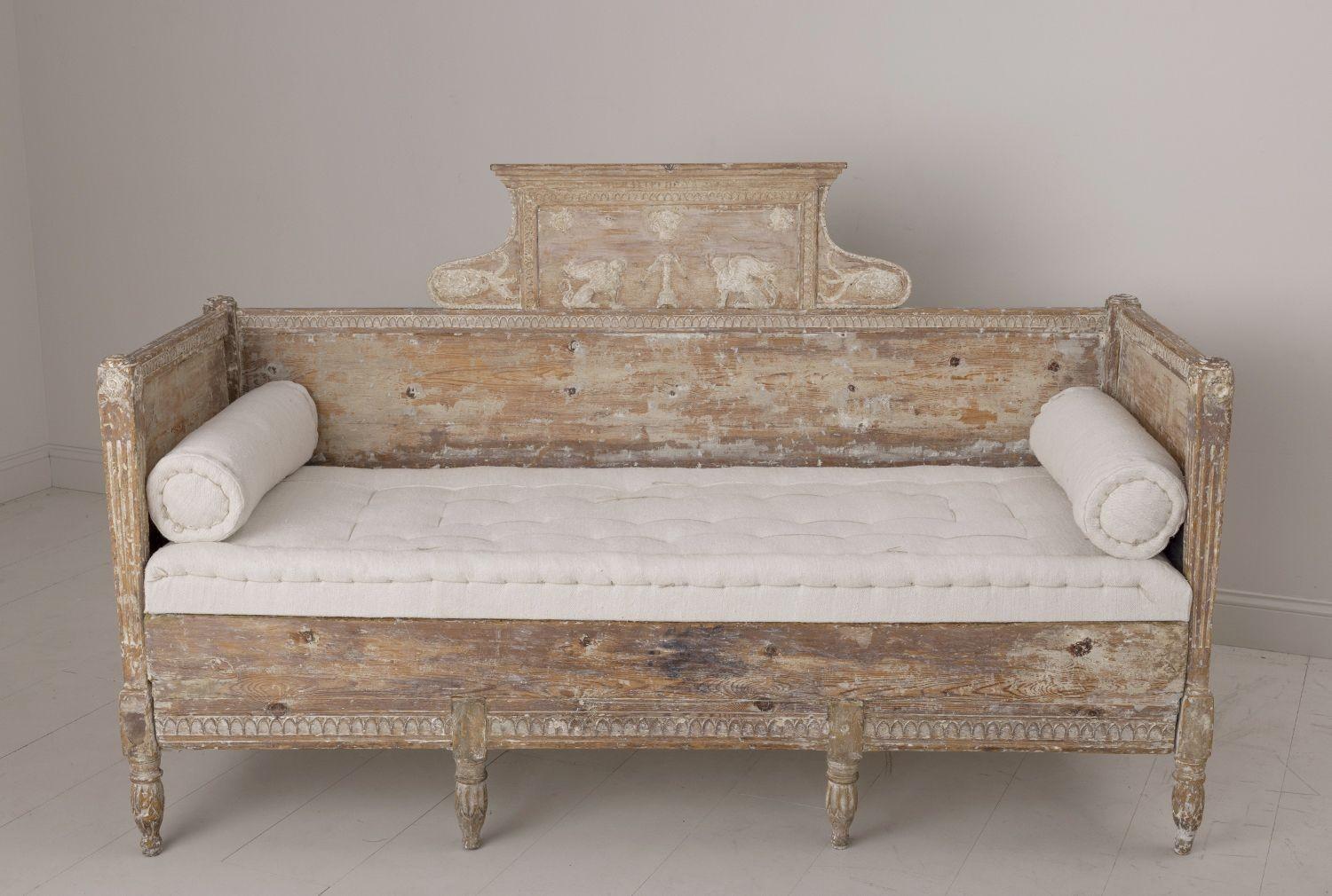 18th c. Swedish Gustavian Daybed Sofa Bench with Griffons in Original Patina 2