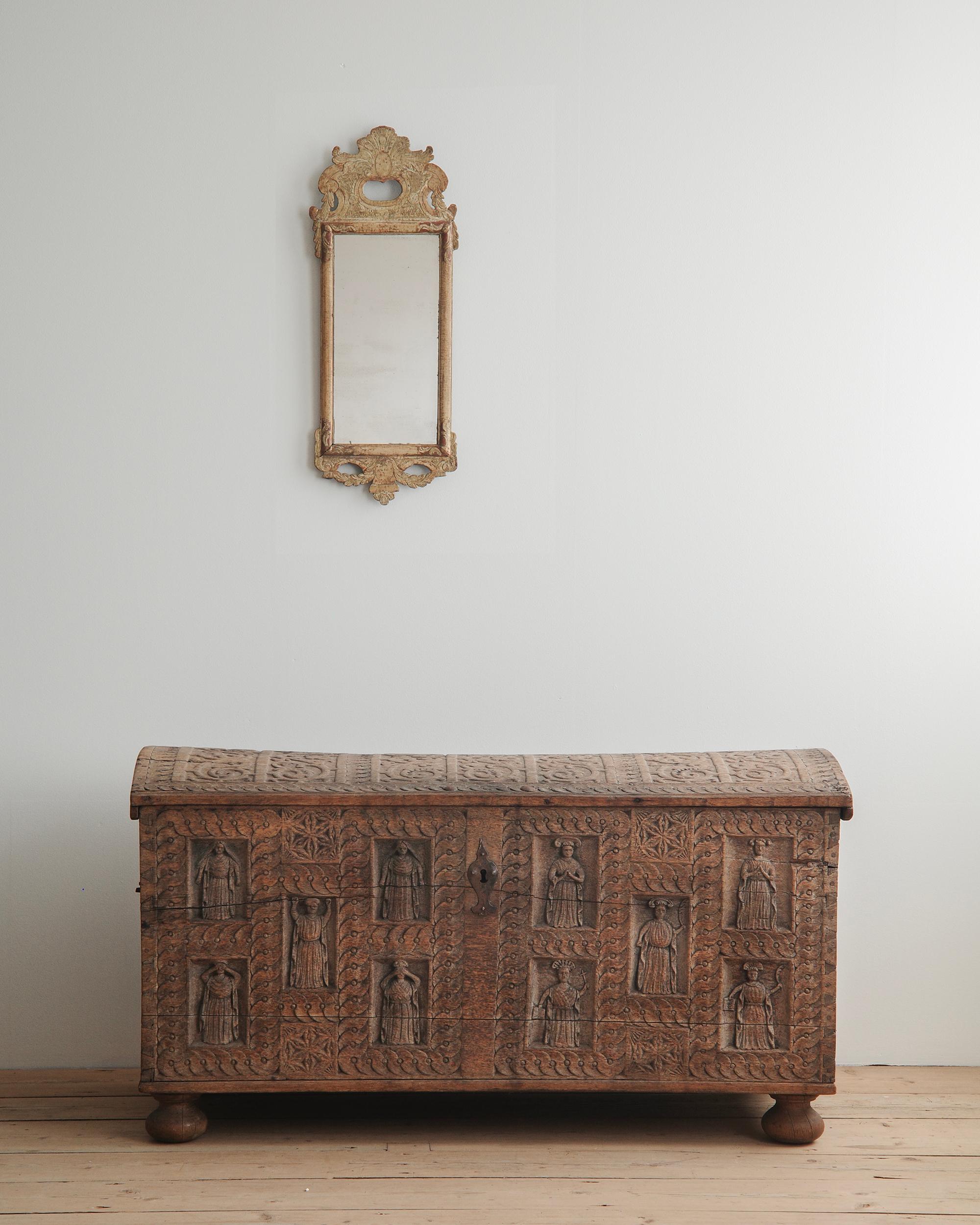 Swedish 18th century Gustavian gilded mirror in it's original condition with an nice patinated surface . Ca 1790 Sweden.
