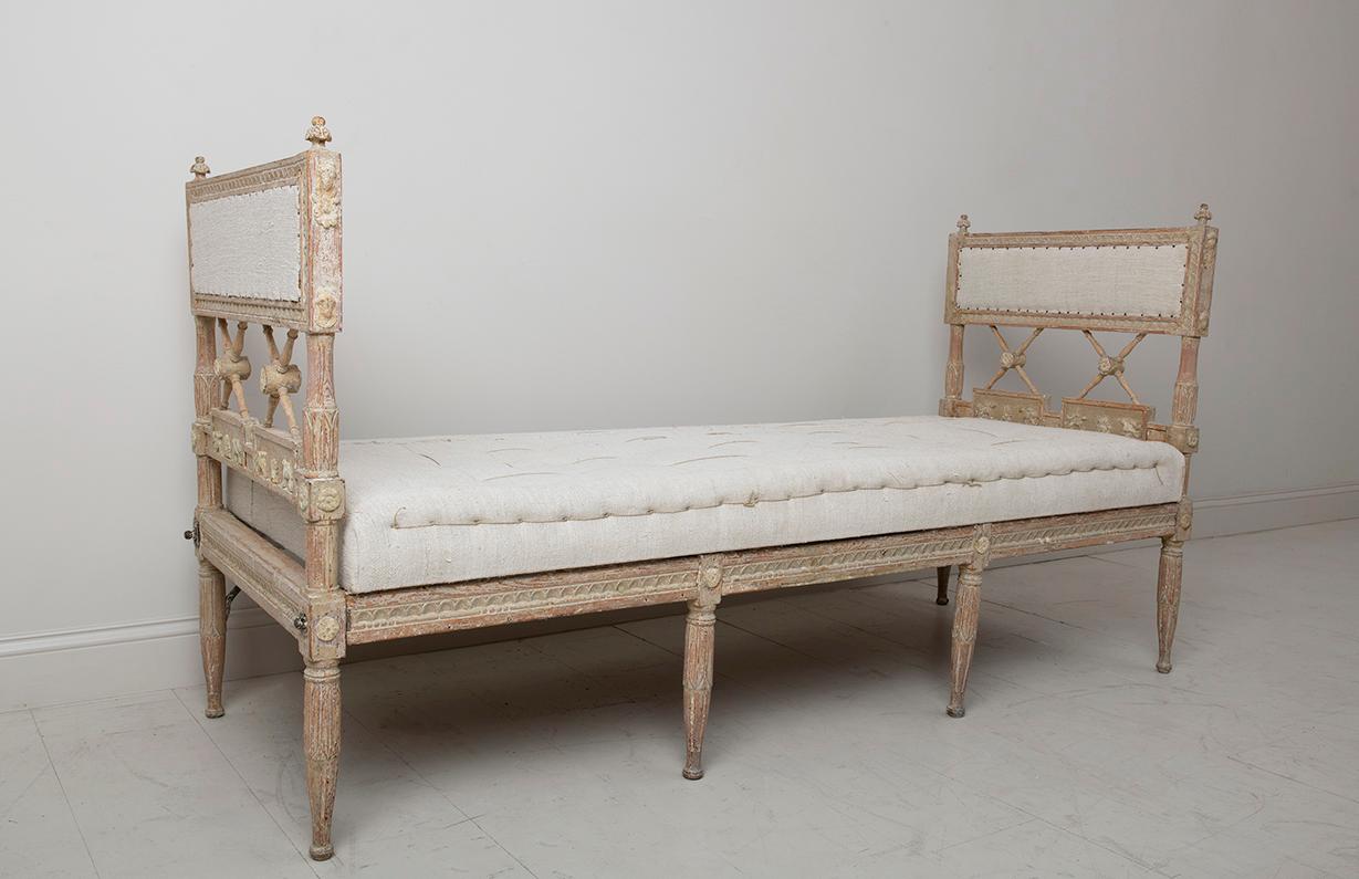  Swedish Daybed in Original Paint with Egyptian Carvings, 18th c. Gustavian 1