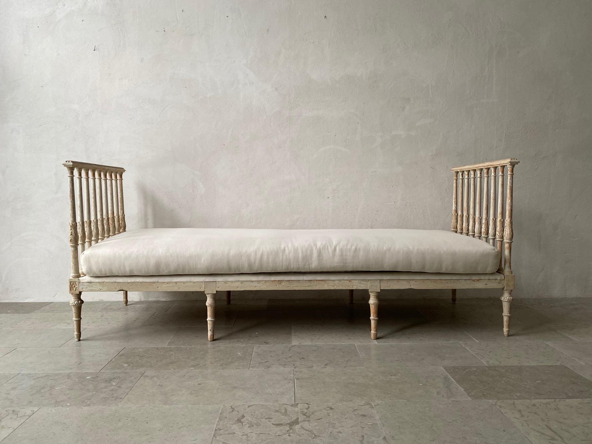 18th C. Swedish Gustavian Period Daybed Sofa in Original Paint by Johan Lindgren 1