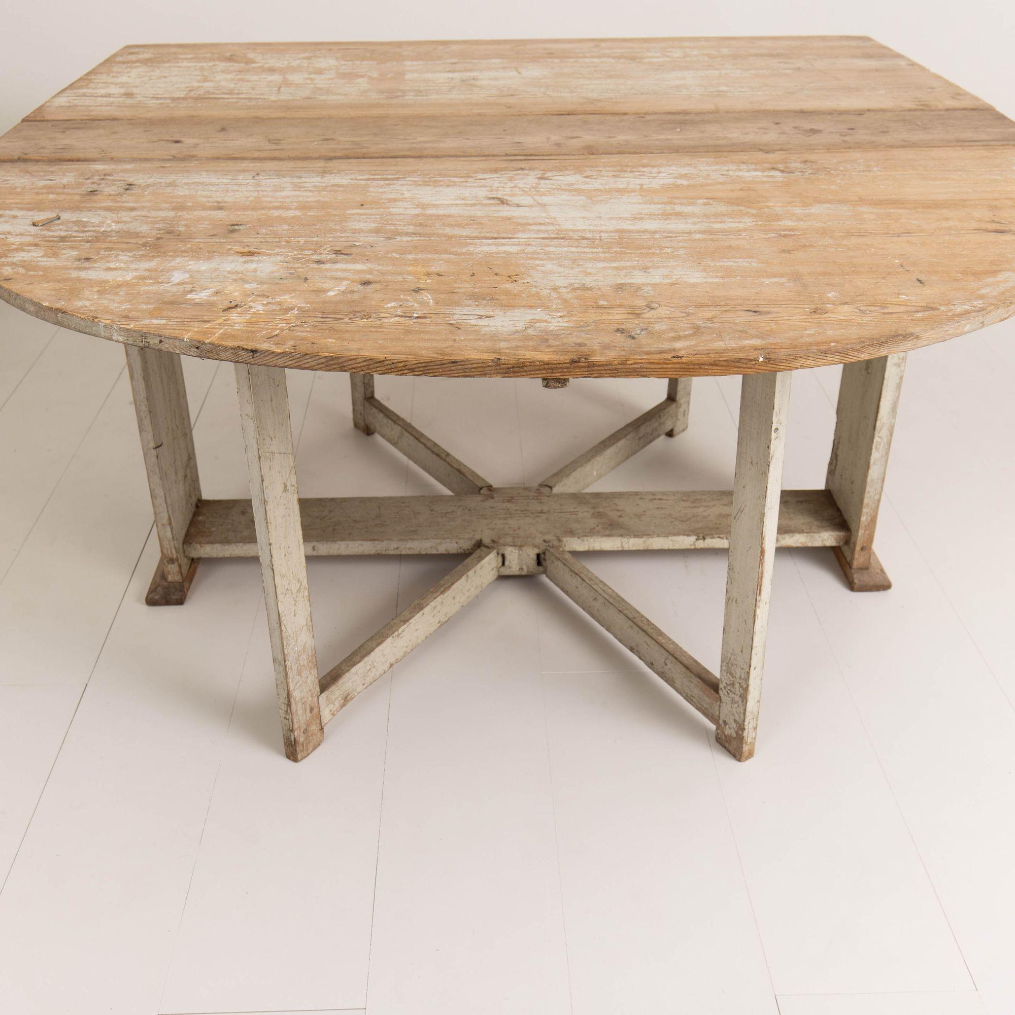 18th c. Swedish Gustavian Original Paint Gate Leg - Drop Leaf Table and Console For Sale 4
