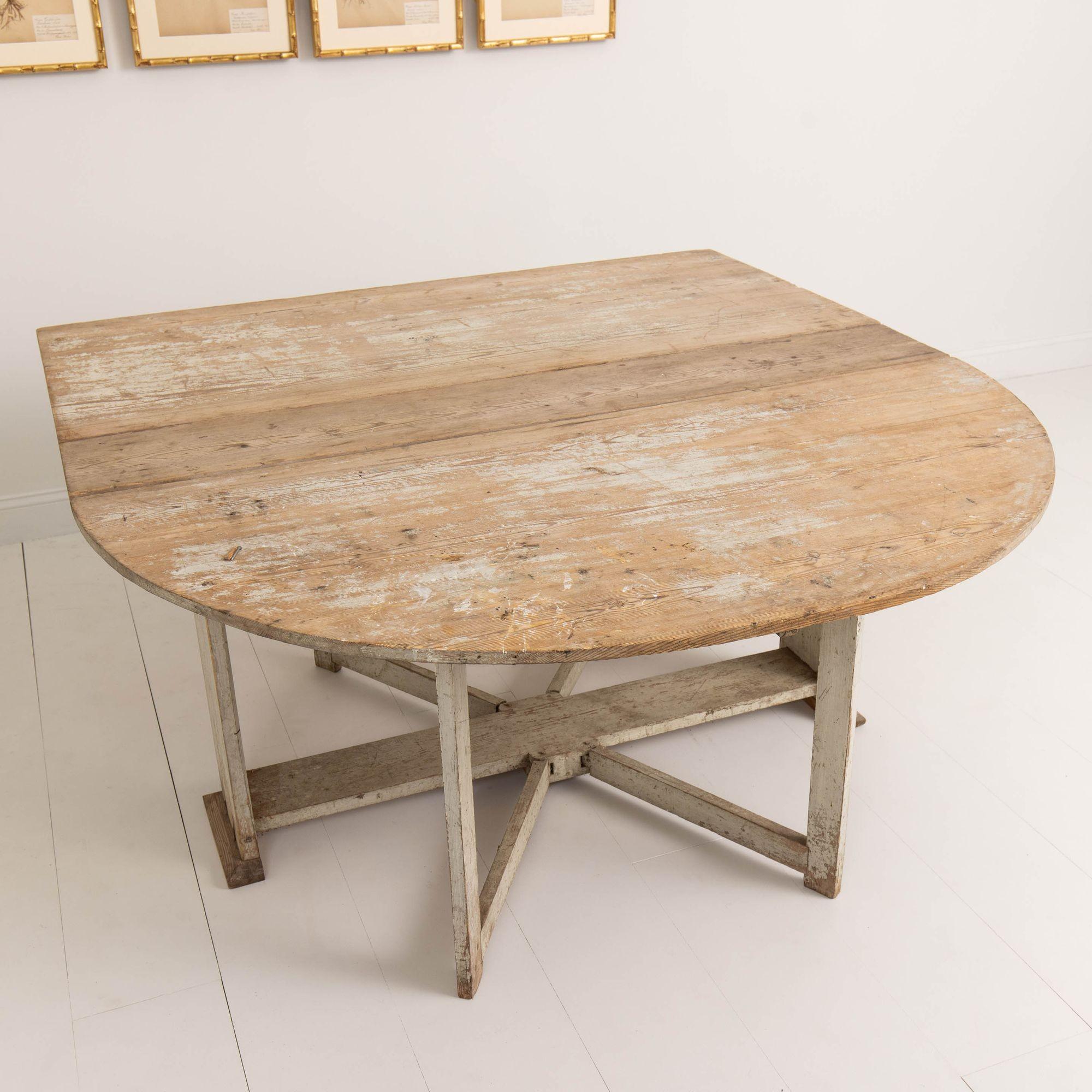 18th c. Swedish Gustavian Original Paint Gate Leg - Drop Leaf Table and Console For Sale 7