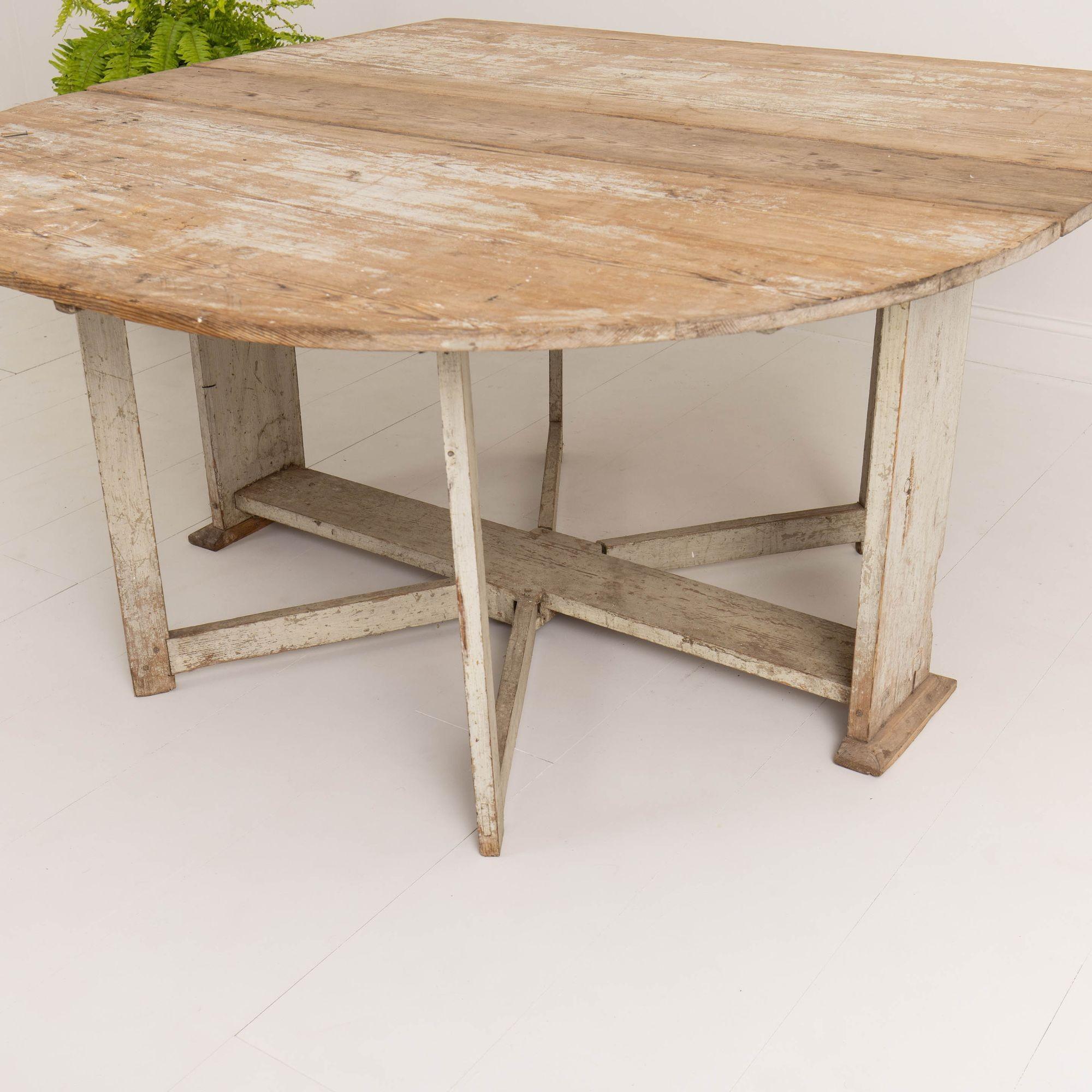 18th c. Swedish Gustavian Original Paint Gate Leg - Drop Leaf Table and Console For Sale 3