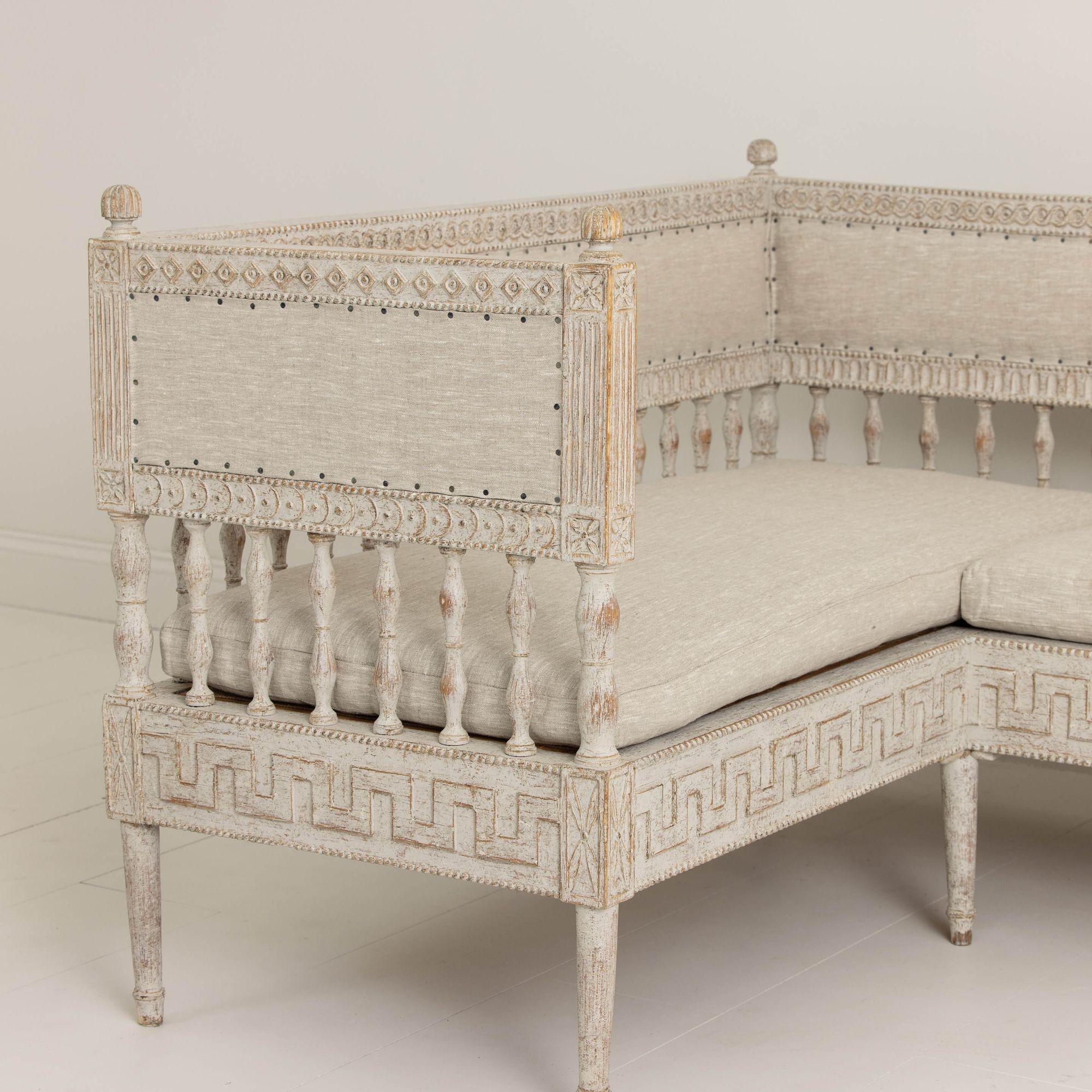 Hand-Carved 18th c. Swedish Gustavian Period Painted Corner Banquette For Sale
