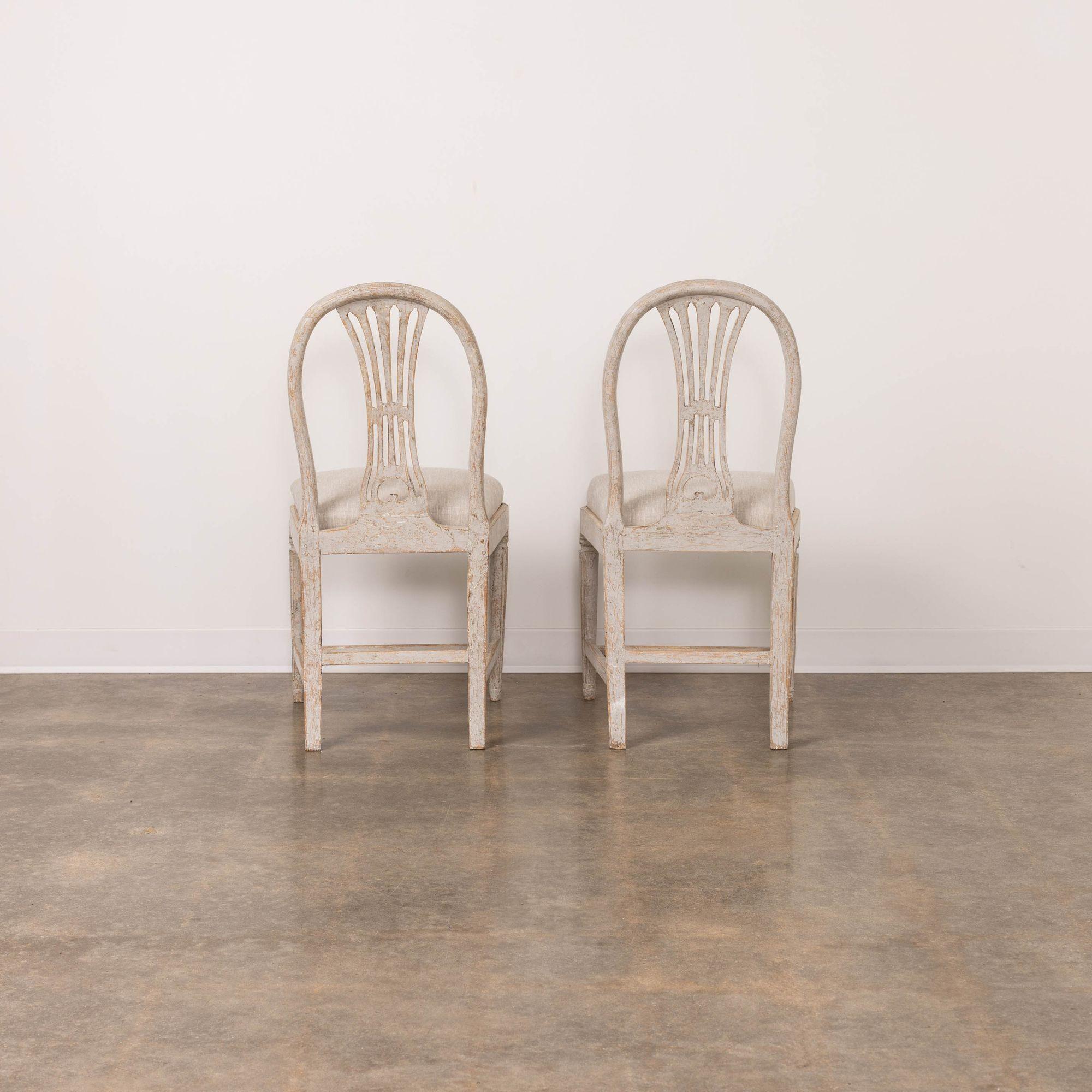 Set of Twelve 18th c. Swedish Gustavian Painted Oval Back Wheat Sheaf Chairs In Excellent Condition In Wichita, KS