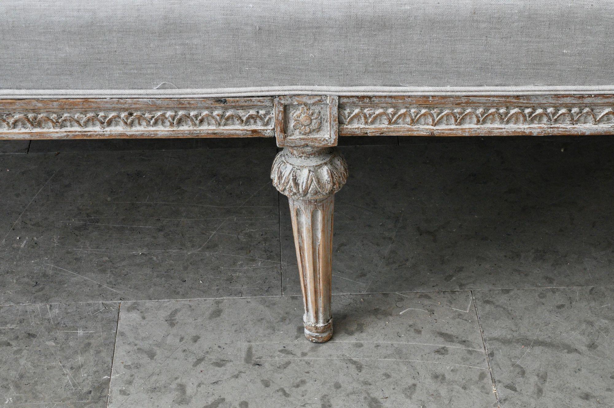 18th Century Swedish Gustavian Period Painted Settee In Excellent Condition In Wichita, KS