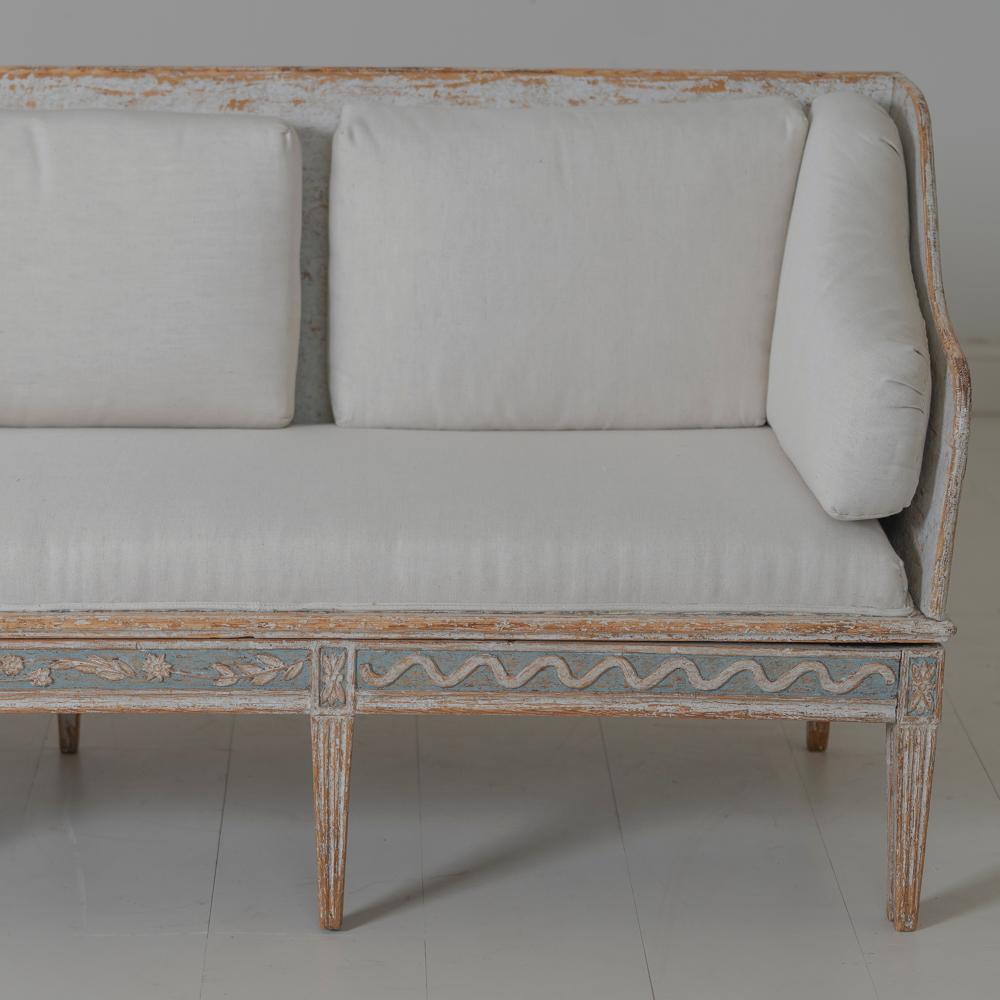 18th Century Swedish Gustavian Period Sofa Bench 'Tragsoffa' In Excellent Condition In Wichita, KS