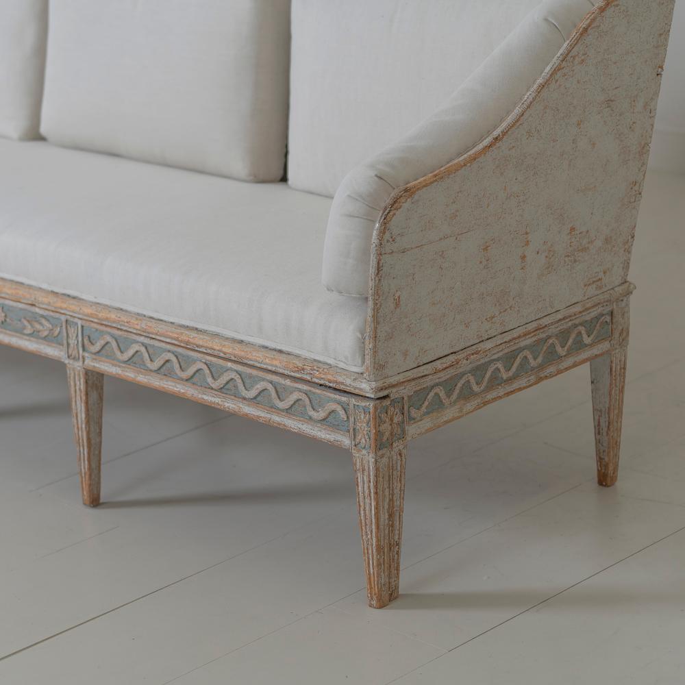 Linen 18th Century Swedish Gustavian Period Sofa Bench 'Tragsoffa'