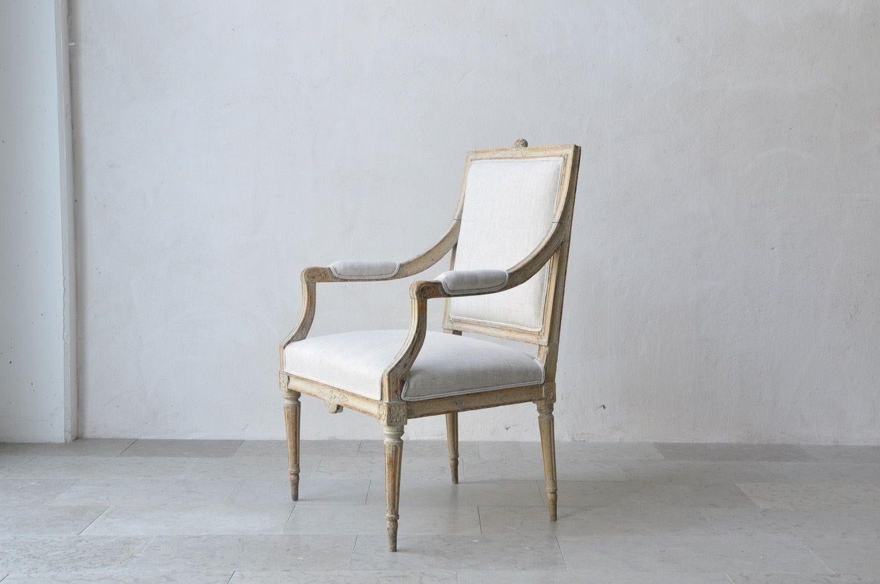 Schwedischer gepolsterter Sessel aus der Gustavianischen Periode des 18. Jahrhunderts in originaler Patina (18. Jahrhundert und früher) im Angebot