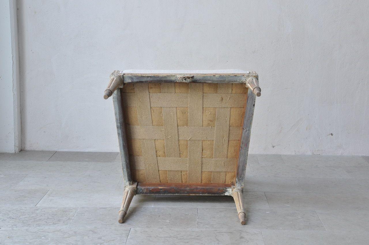 Schwedischer gepolsterter Sessel aus der Gustavianischen Periode des 18. Jahrhunderts in originaler Patina im Angebot 1