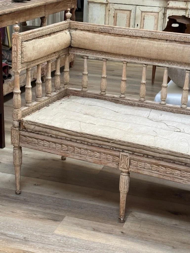 18th C. Swedish Gustavian Settee or Bench c. 1790 In Good Condition For Sale In Charlottesville, VA