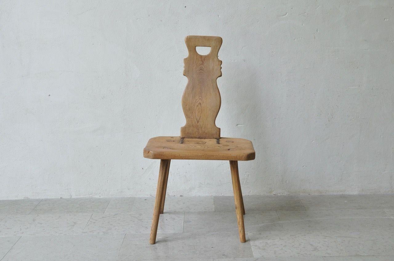 A charming Swedish primitive chair in pine wood from Dalarna, dated and signed, 1749 PIS.