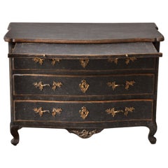 A.C. I.C. Commode suédoise d'époque rococo peinte en noir avec quincaillerie en laiton d'origine