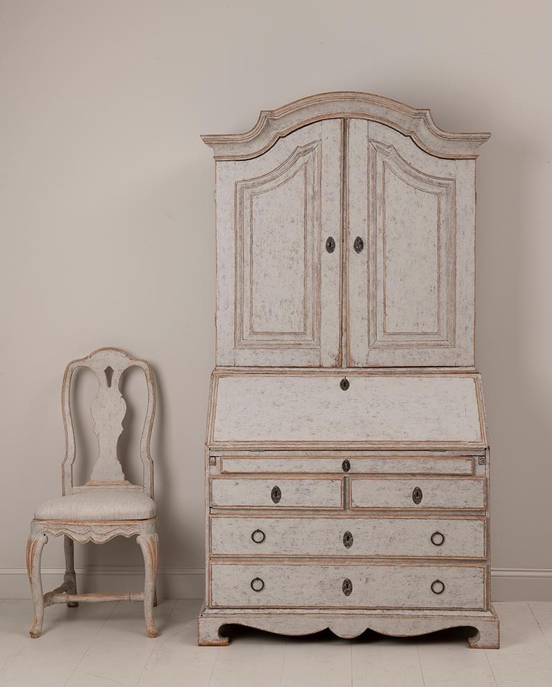 18th C. Swedish Rococo Period Two-Part Painted Secretary with Library In Excellent Condition In Wichita, KS