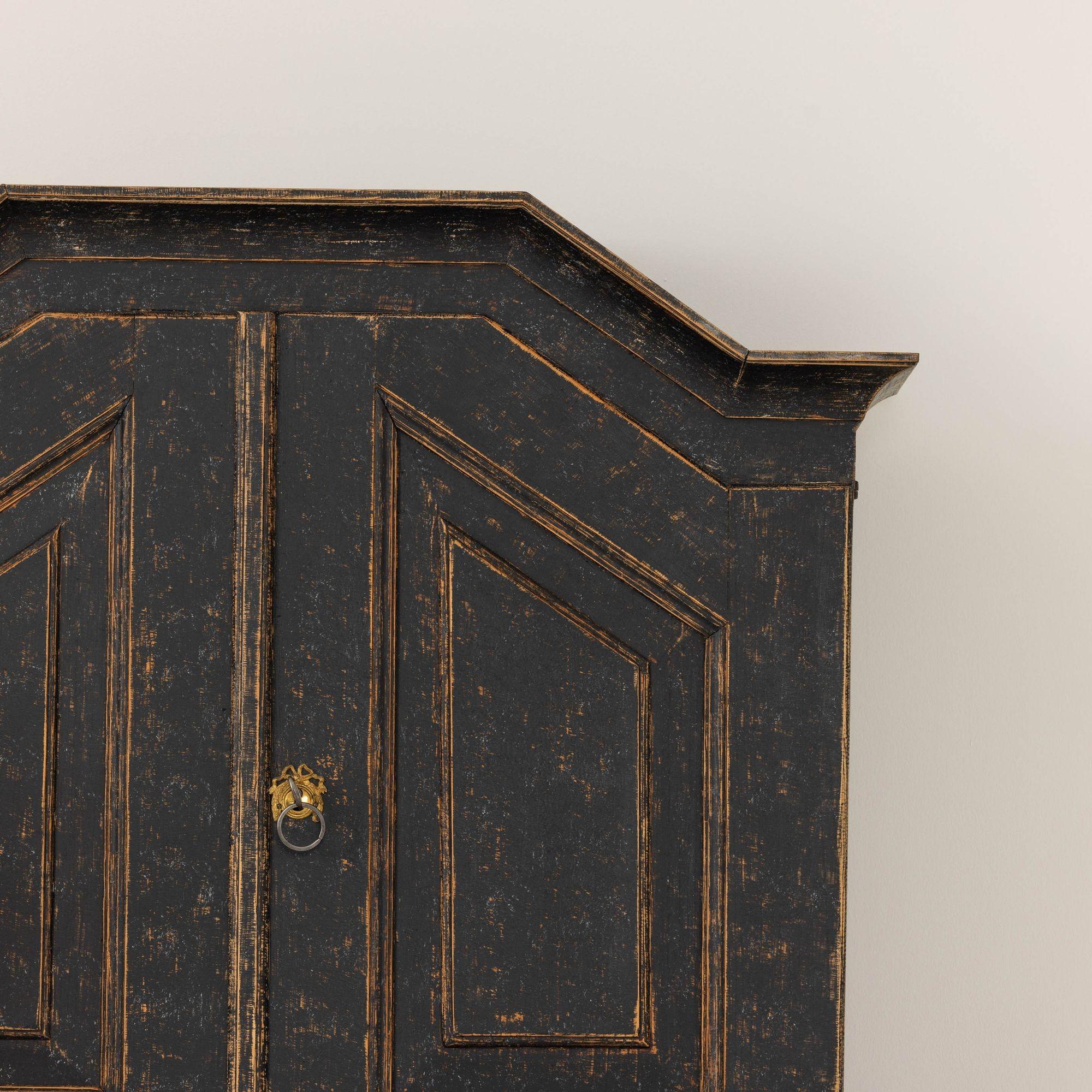 18th c. Swedish Painted Secretary with Library For Sale 3