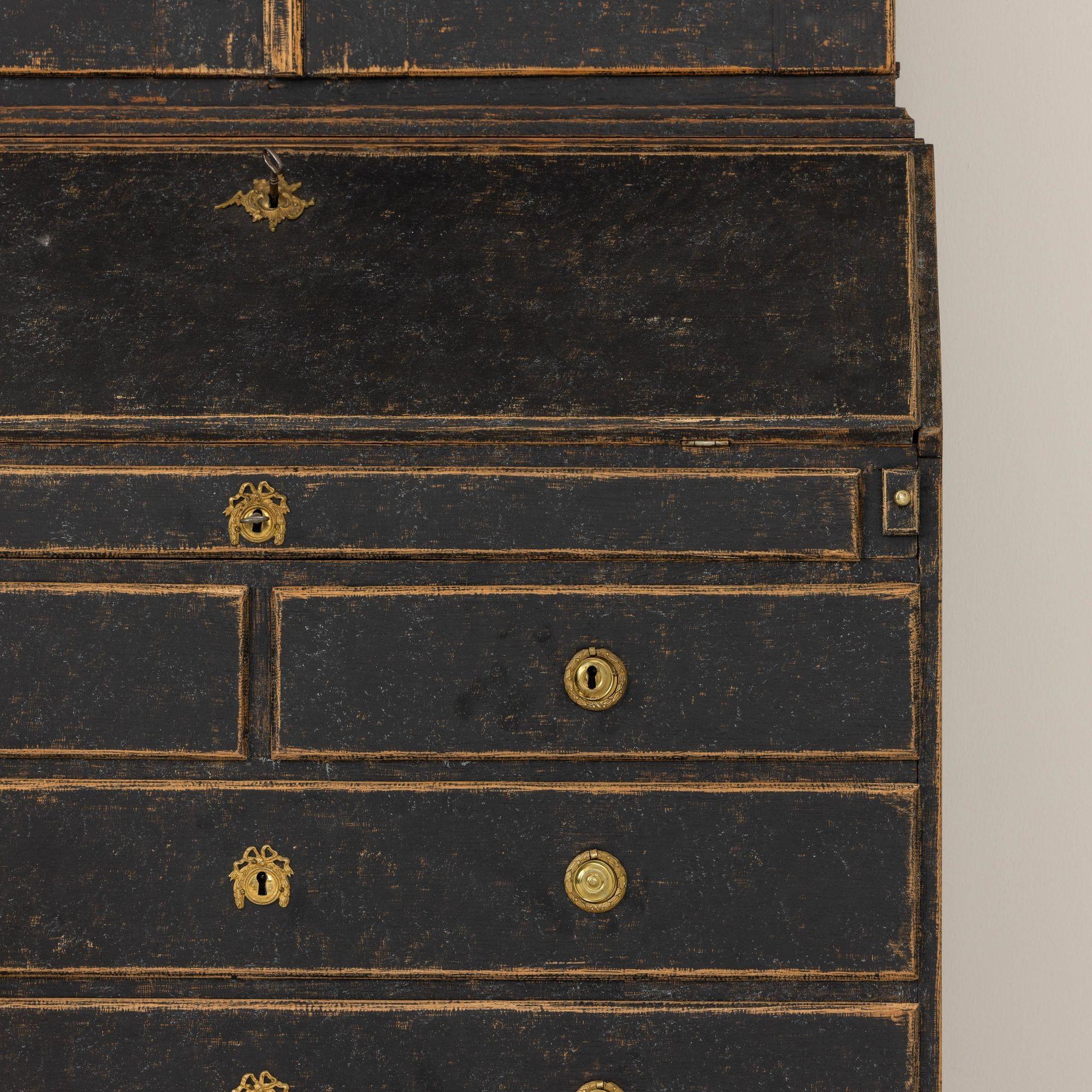 18th c. Swedish Painted Secretary with Library For Sale 4