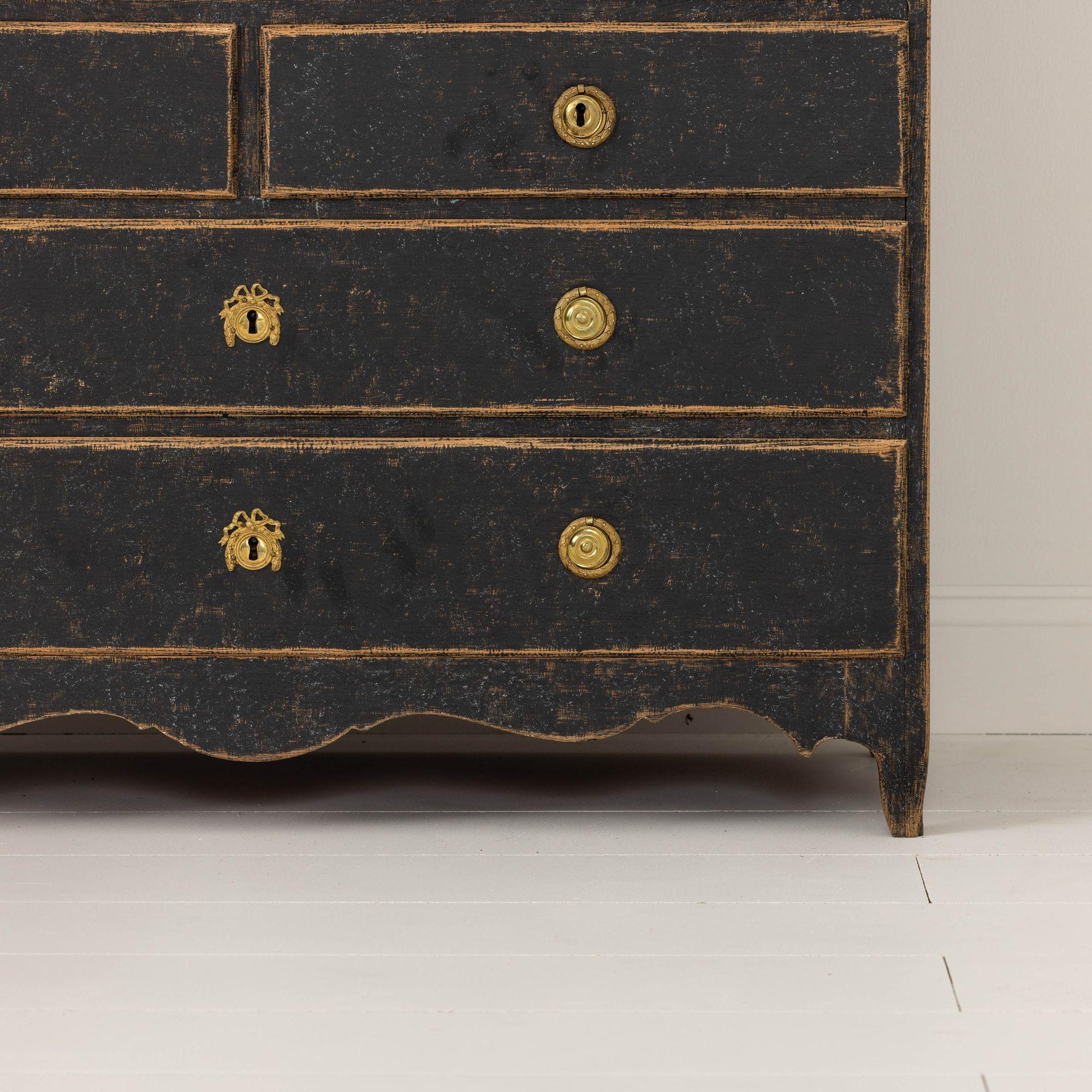 18th c. Swedish Painted Secretary with Library For Sale 5