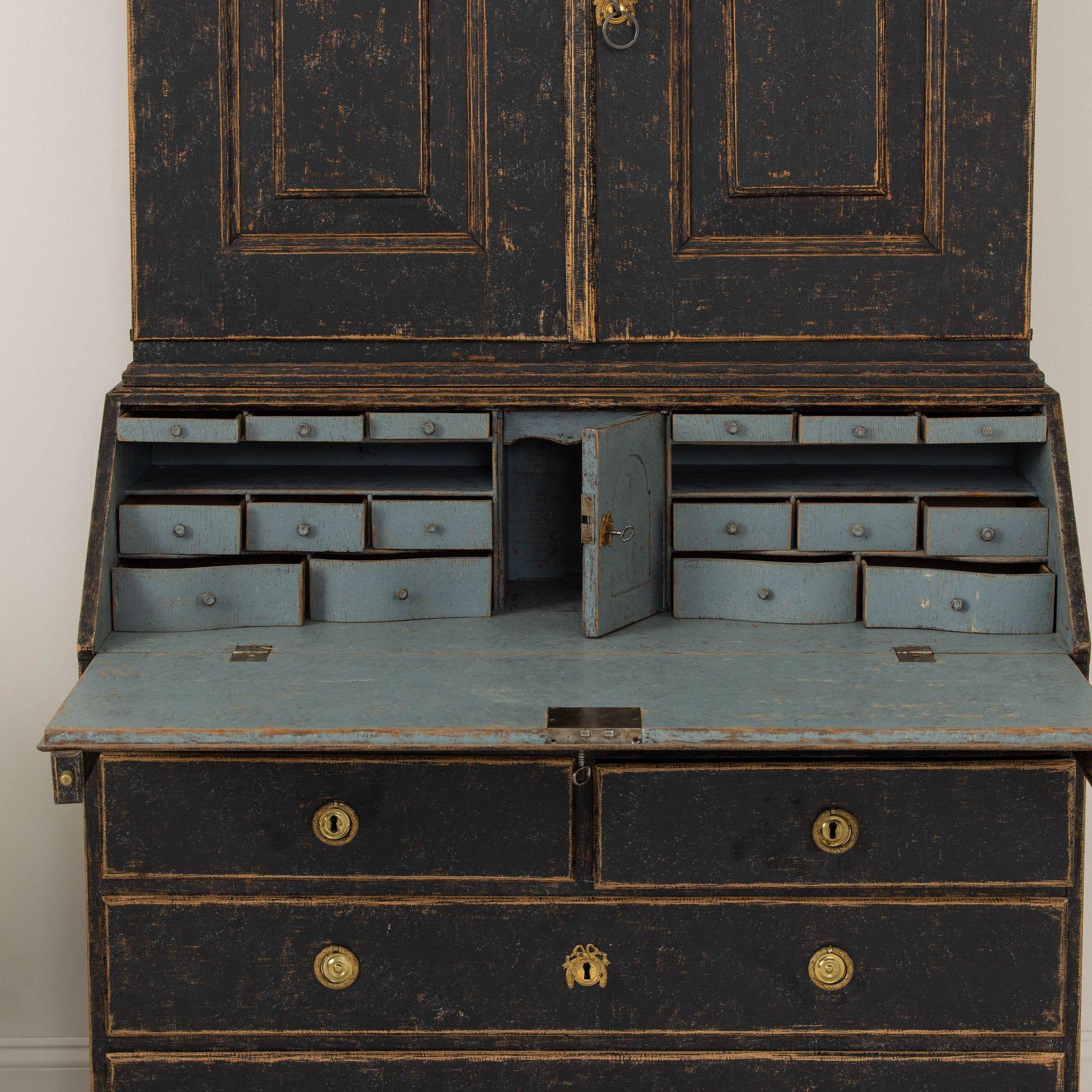 18th c. Swedish Painted Secretary with Library For Sale 7