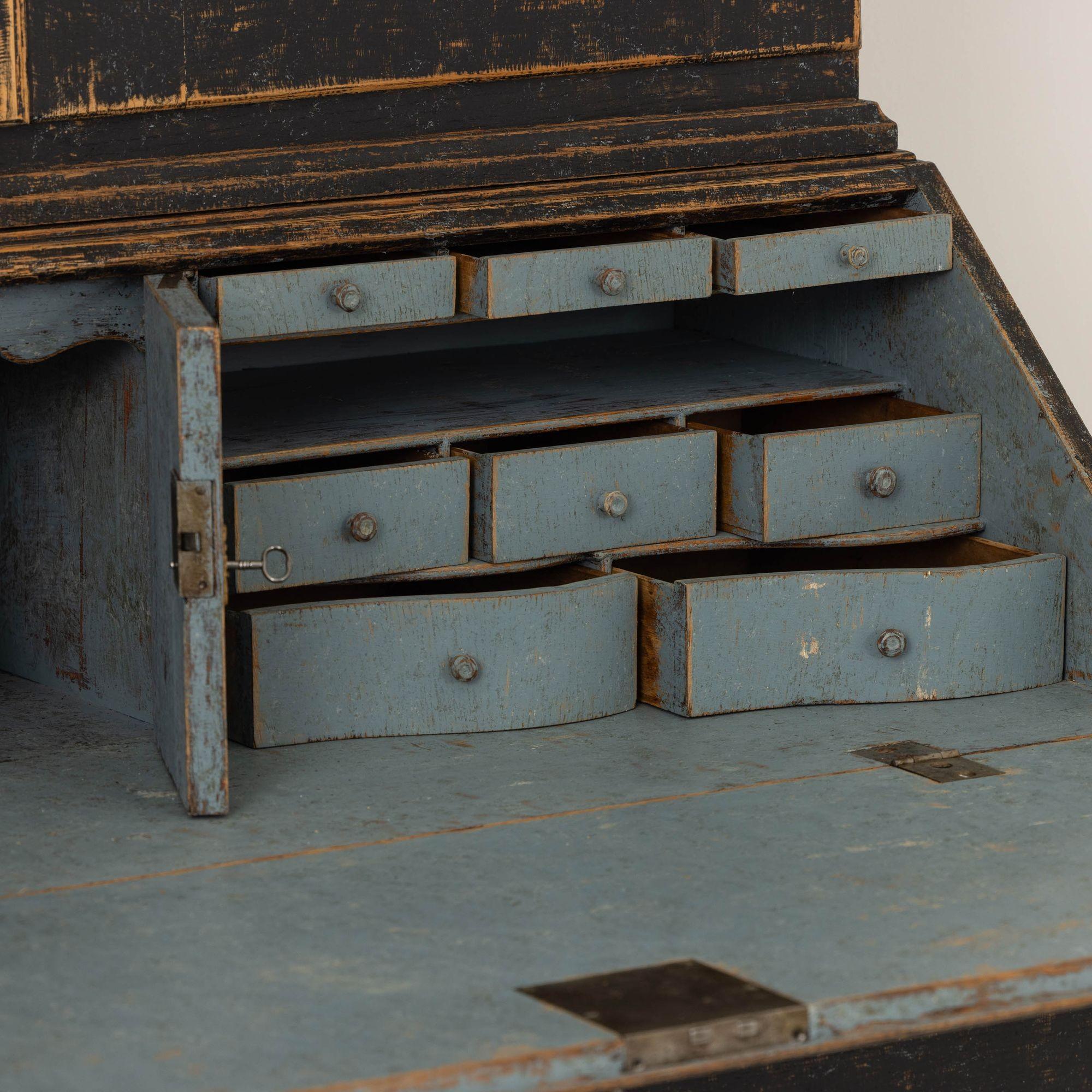 18th c. Swedish Painted Secretary with Library For Sale 9