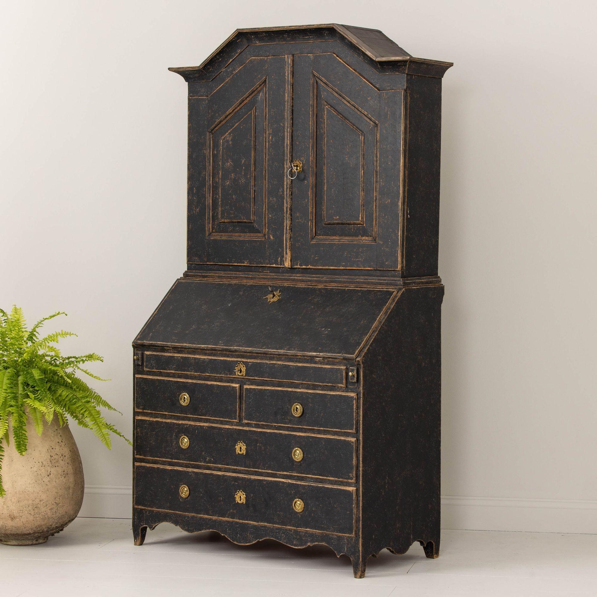 18th c. Swedish Painted Secretary with Library For Sale 10