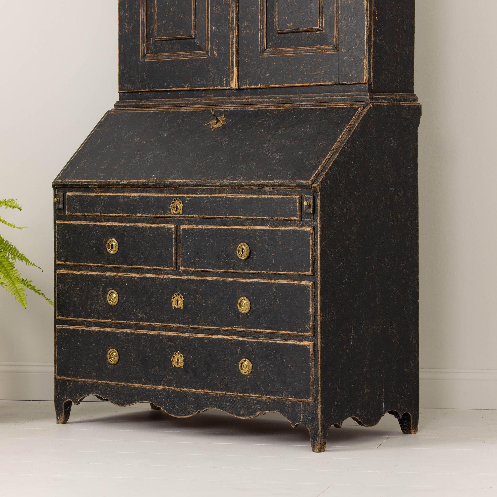18th c. Swedish Painted Secretary with Library For Sale 11