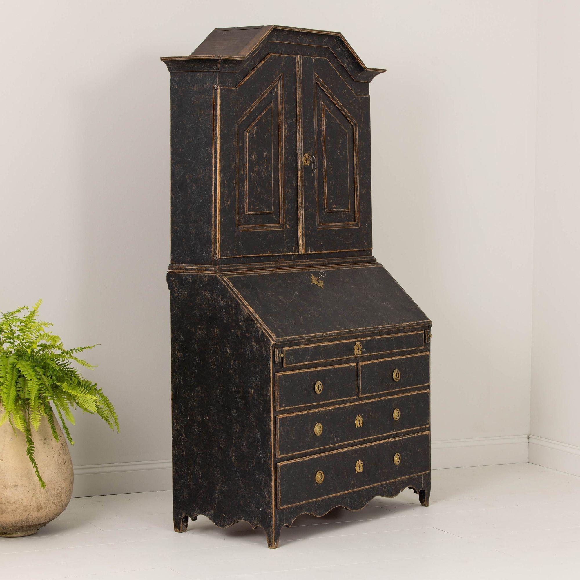18th c. Swedish Painted Secretary with Library For Sale 12