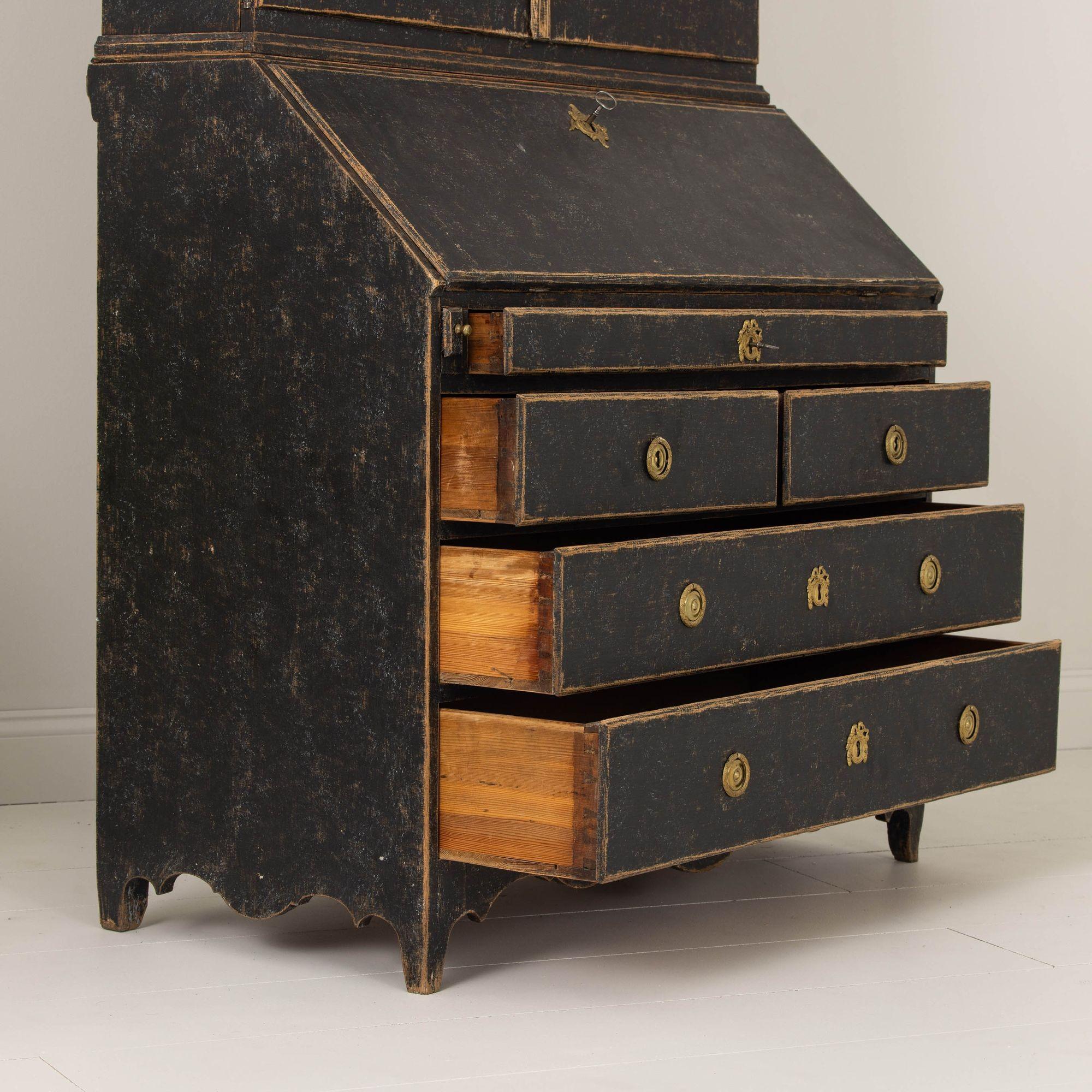 18th c. Swedish Painted Secretary with Library For Sale 13