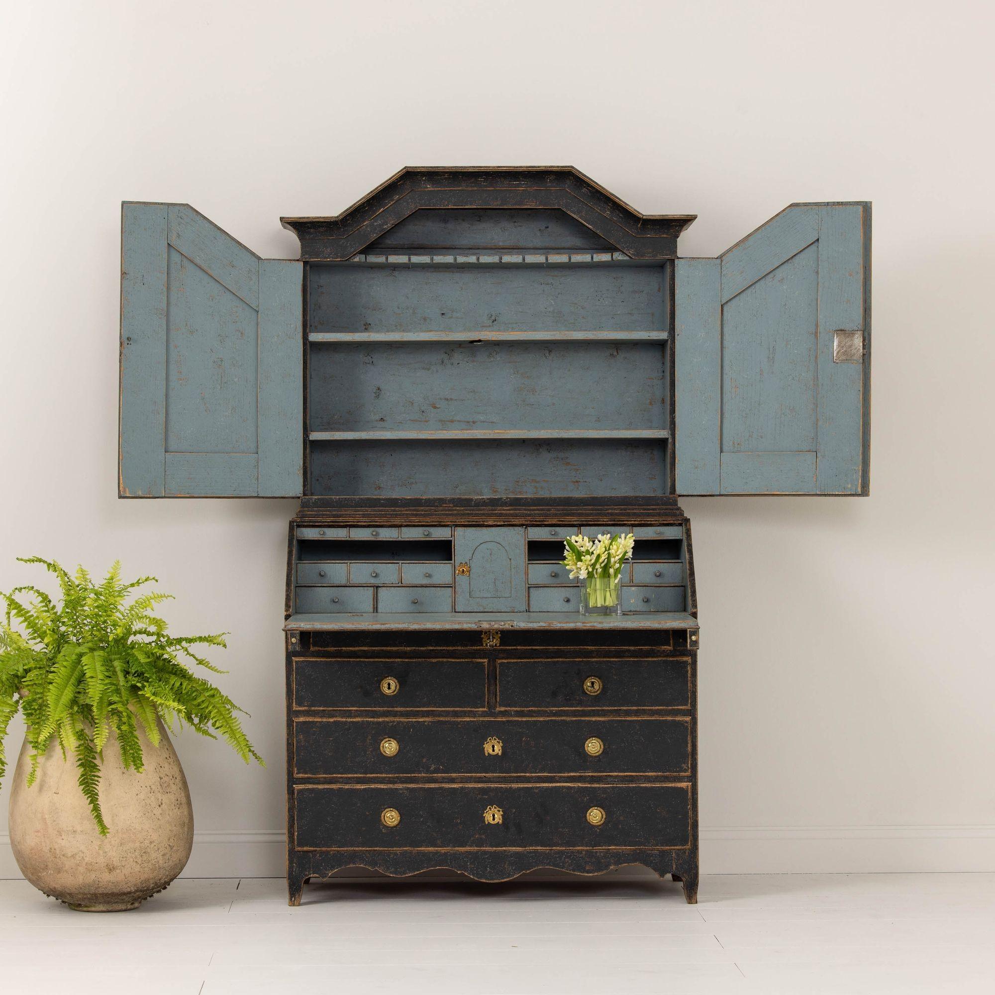 Gustavian 18th c. Swedish Painted Secretary with Library For Sale