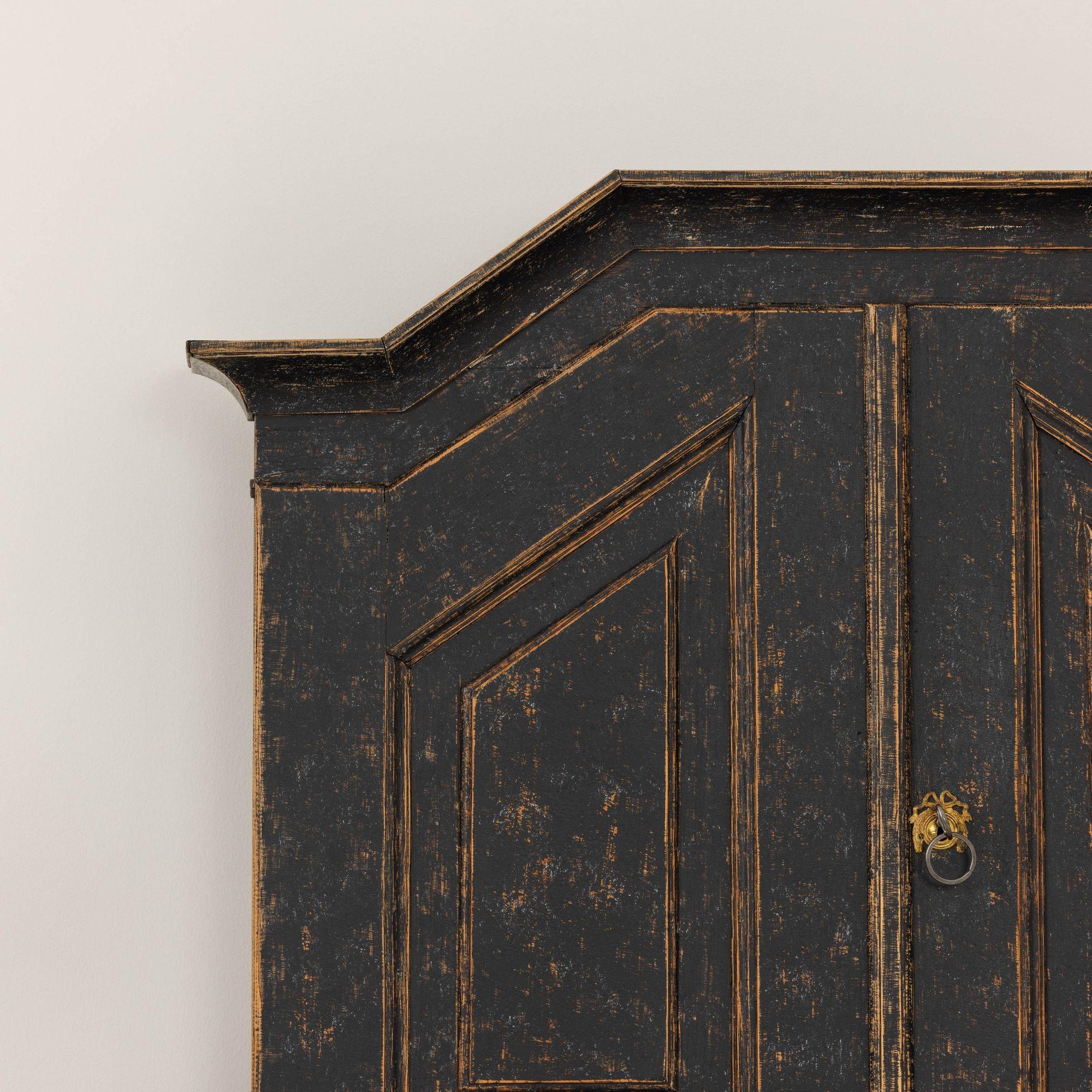 18th c. Swedish Painted Secretary with Library For Sale 1