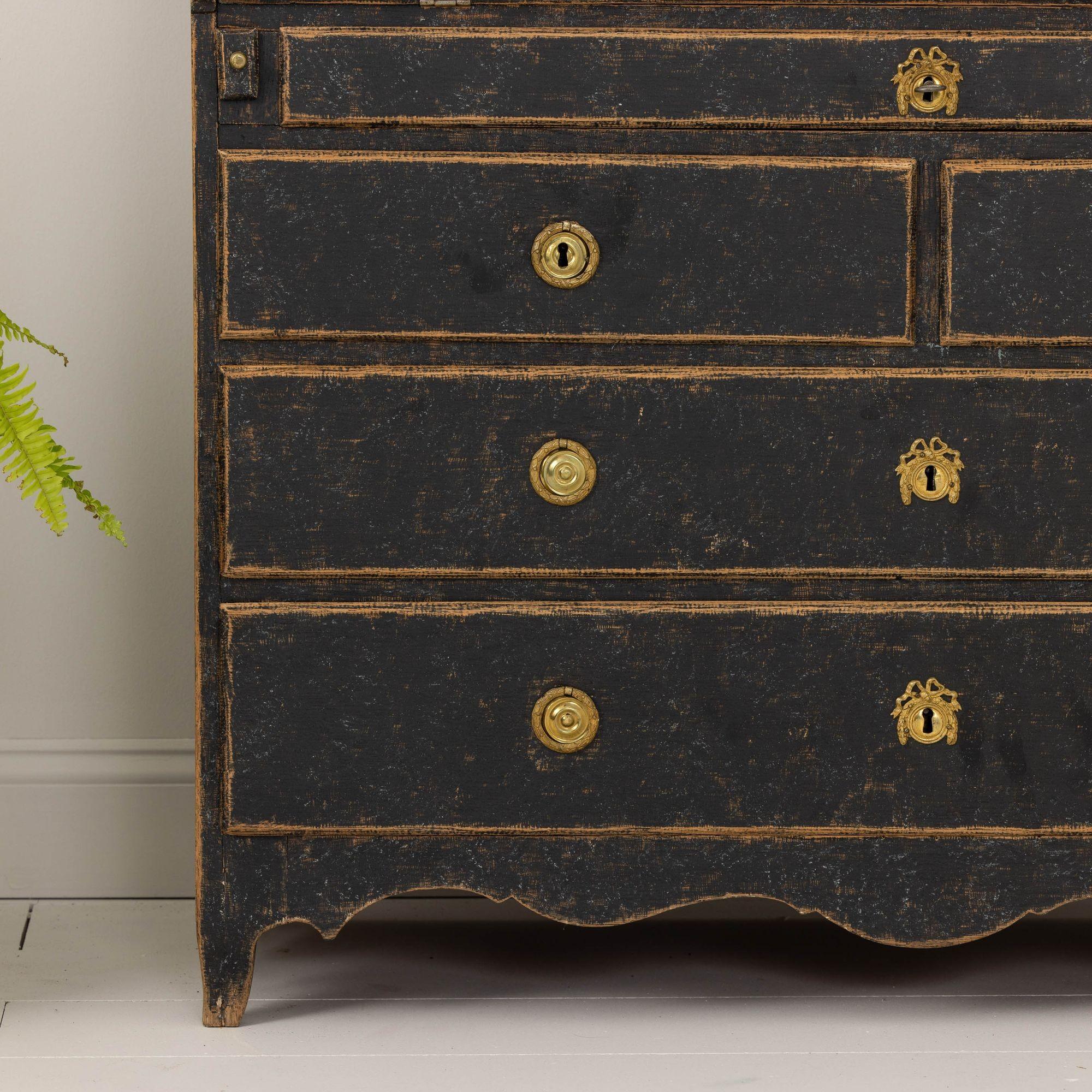 18th c. Swedish Painted Secretary with Library For Sale 2