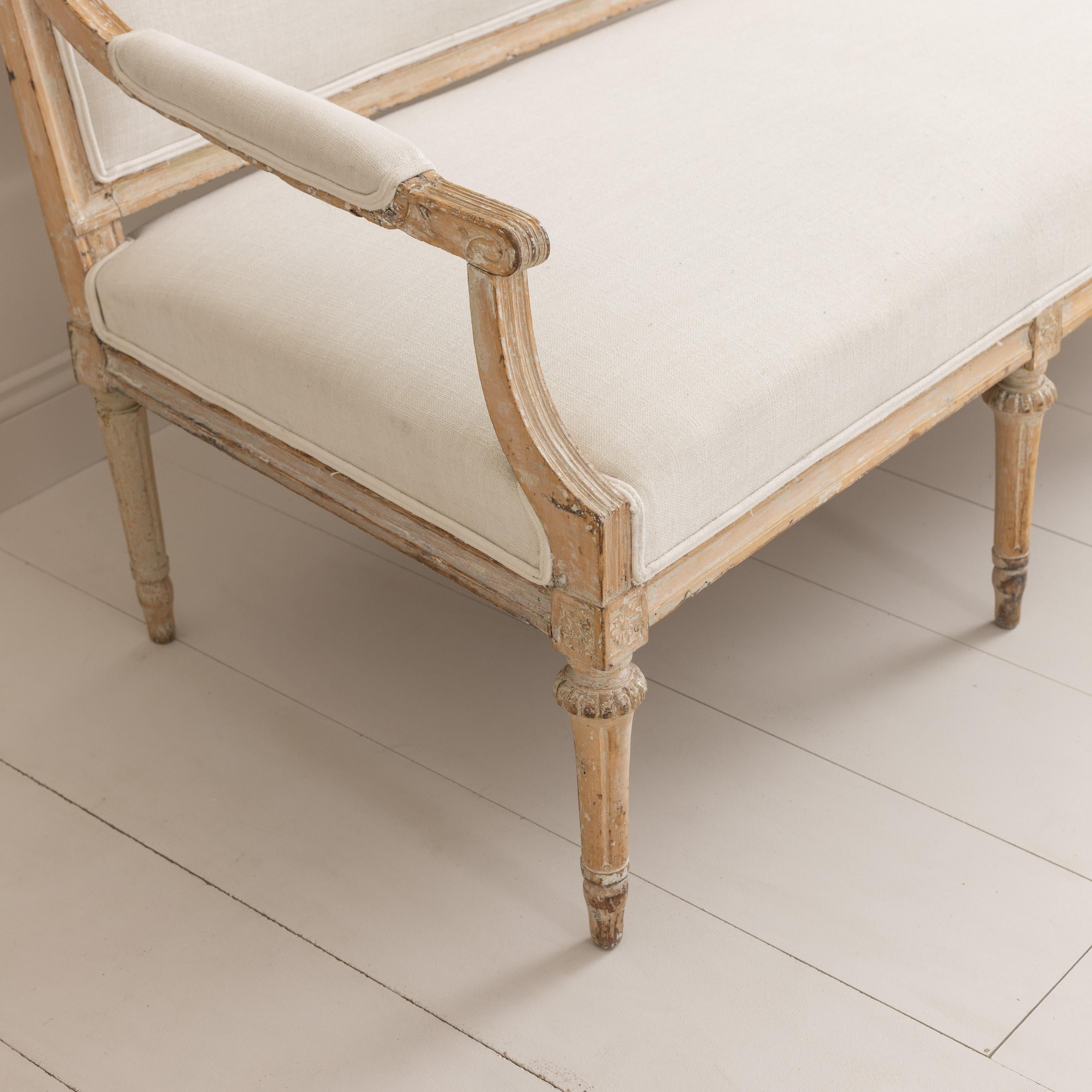 Linen 18th c. Swedish Sofa Bench in Original Patina, Gustavian Period For Sale