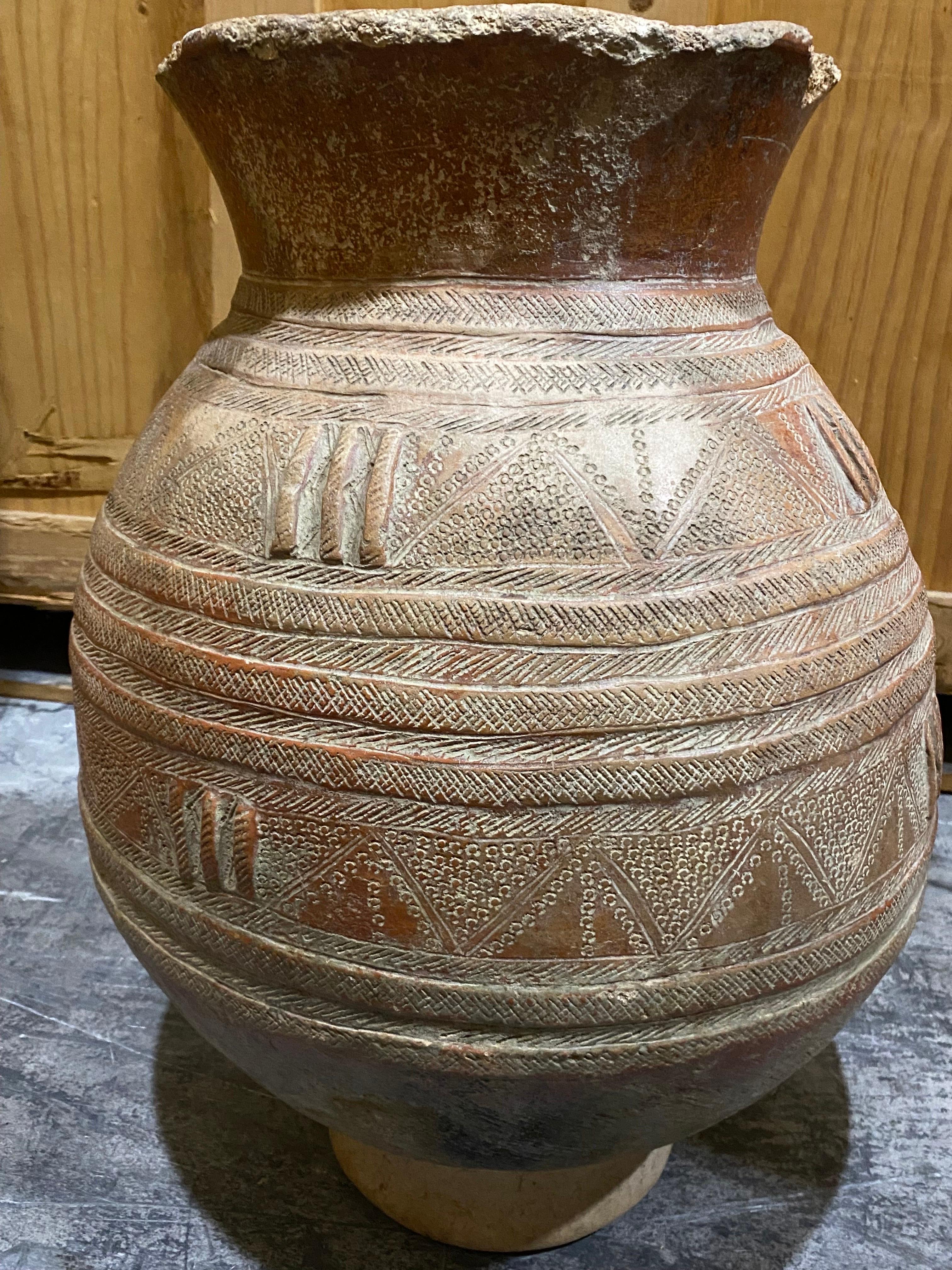 18th C. Terracotta Jar with Incised Design For Sale 5