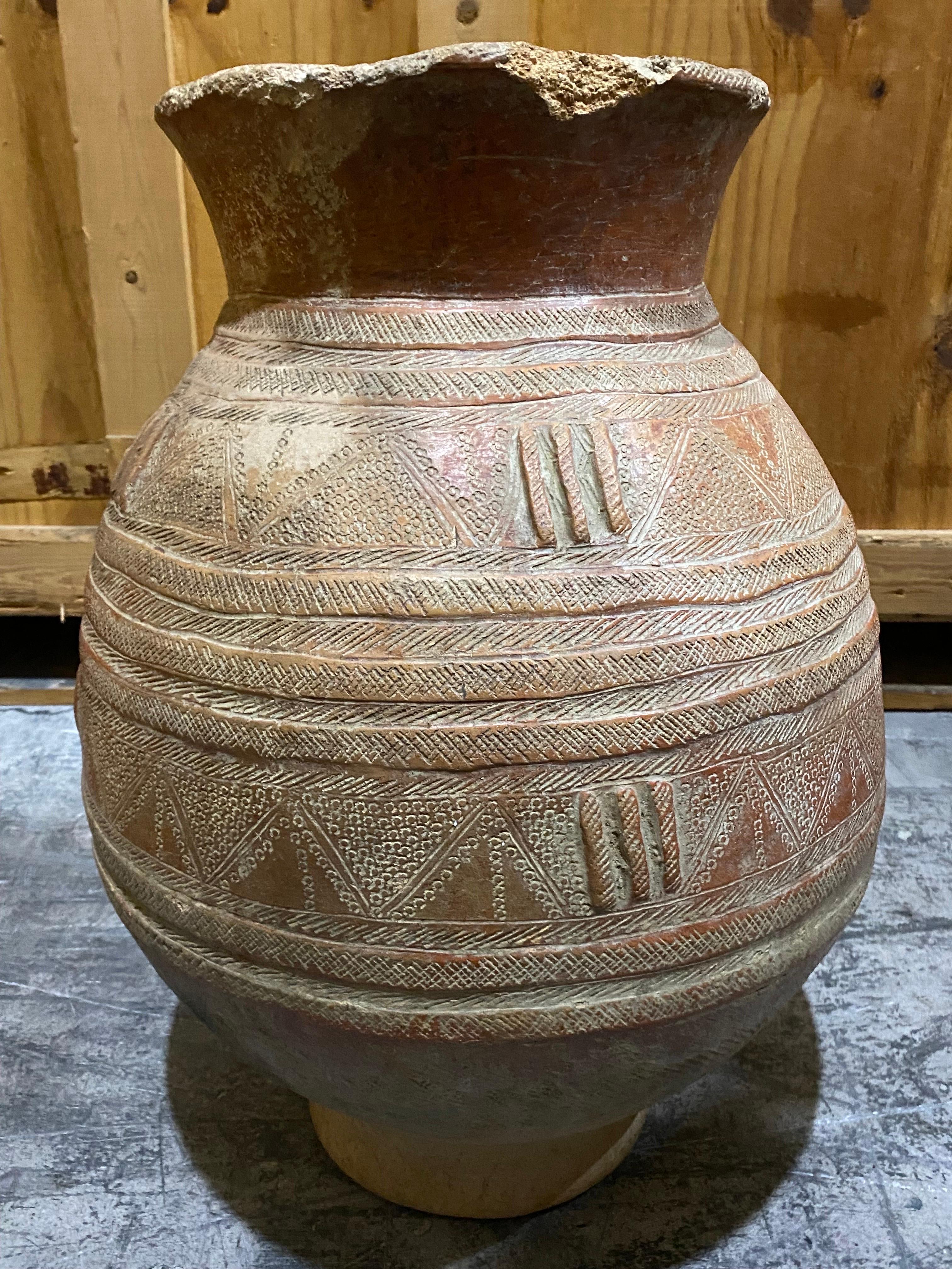 18th C. Terracotta Jar with Incised Design For Sale 6