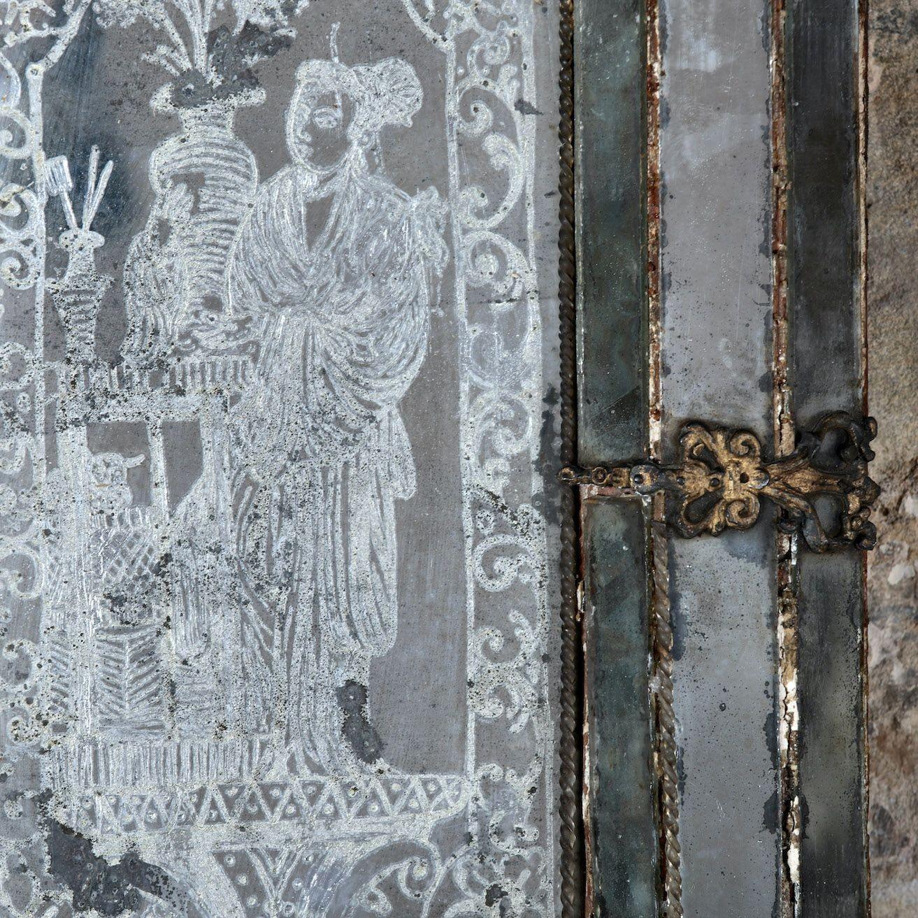 18. Jahrhundert. Spiegel aus venezianischem Gilbholz mit Chinoiserie-Figur im Angebot 6