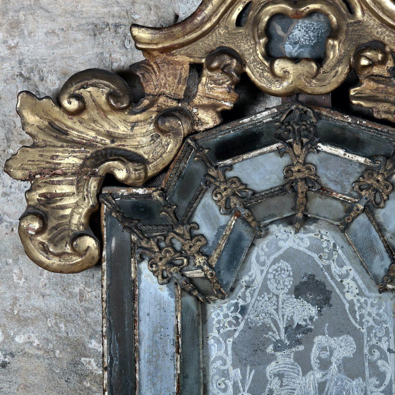 18. Jahrhundert. Spiegel aus venezianischem Gilbholz mit Chinoiserie-Figur im Zustand „Hervorragend“ im Angebot in Wichita, KS