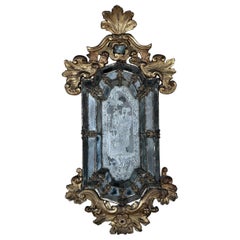 XVIII sec. Specchio in legno dorato veneziano con figure cineserie