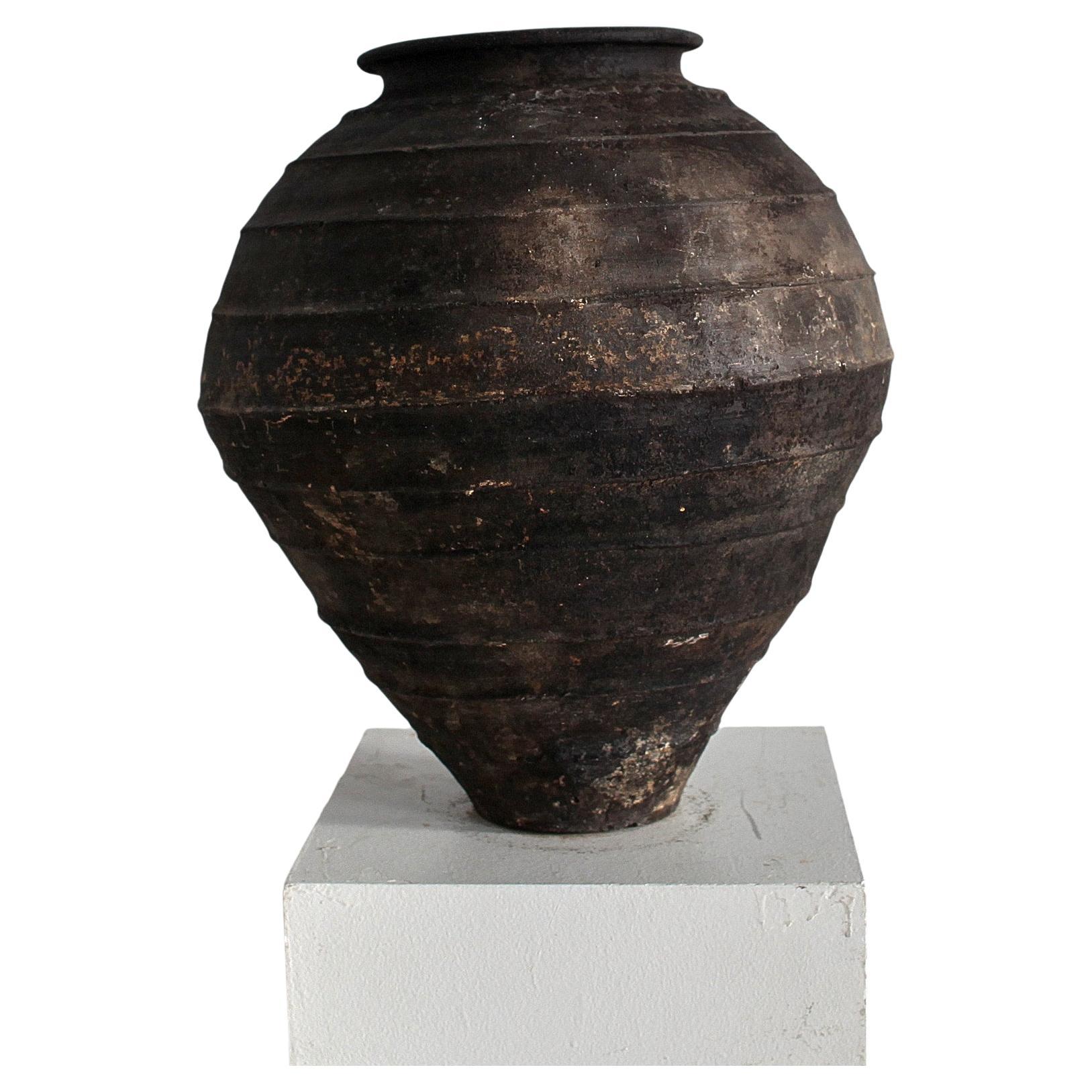 Vaso portoghese in terracotta nera del 18° secolo Wabi Sabi Primitivo