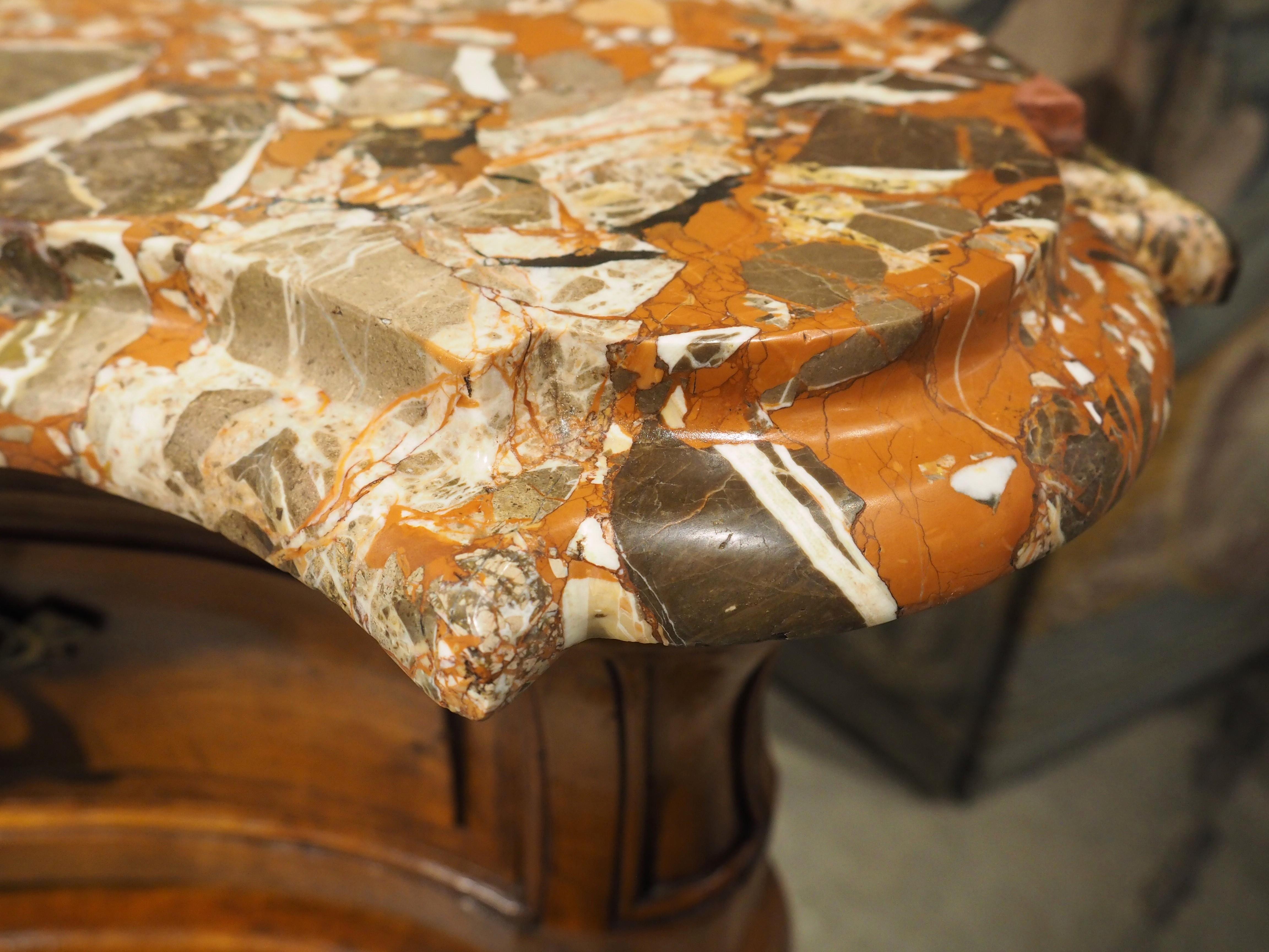 Commode Bombé Bordelaise in noce del XVIII secolo con piano in marmo di Breccia Macchia Vecchia in vendita 9