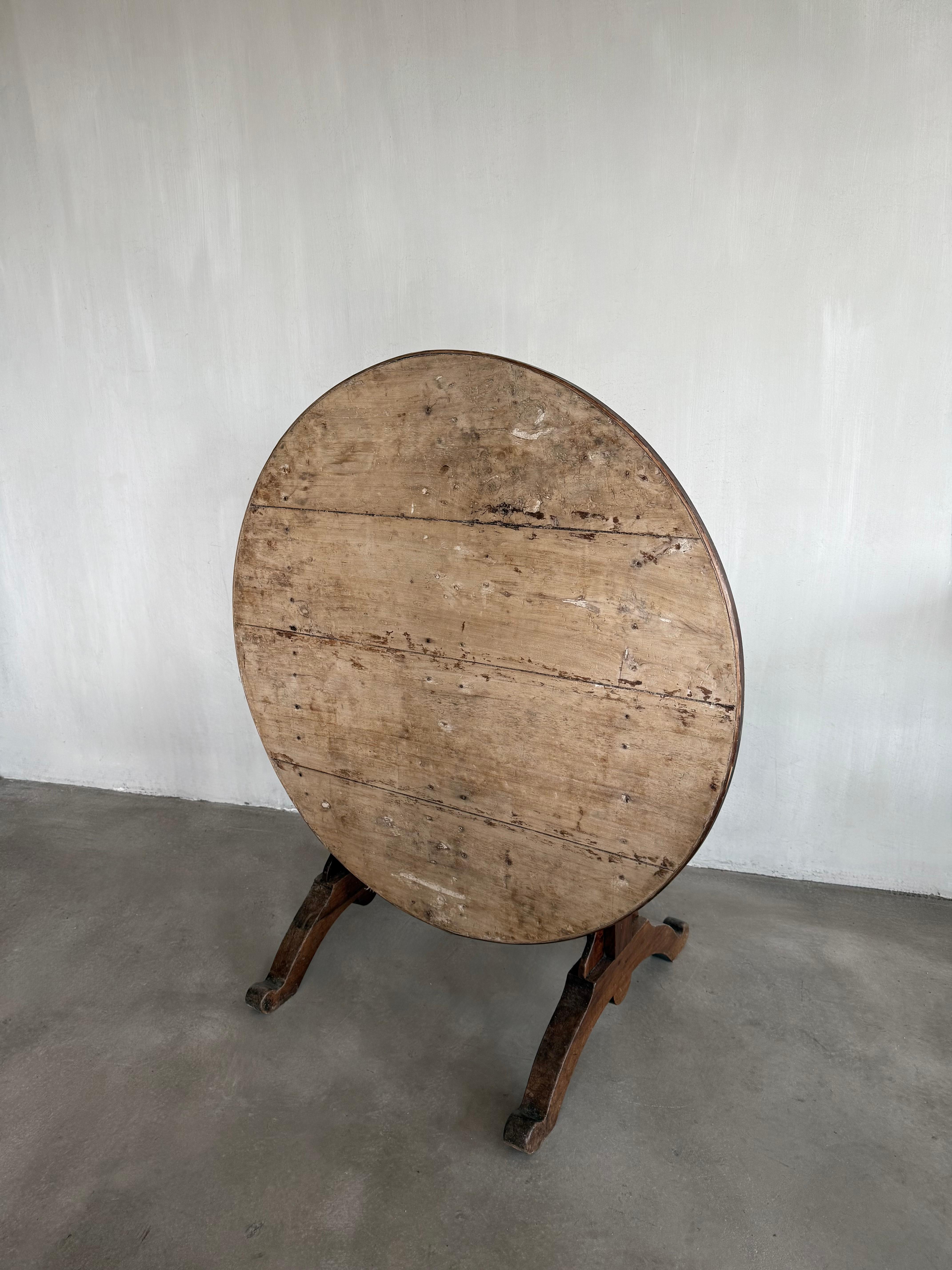 Mesa de degustación de vino de nogal del siglo XVIII De campo en venta