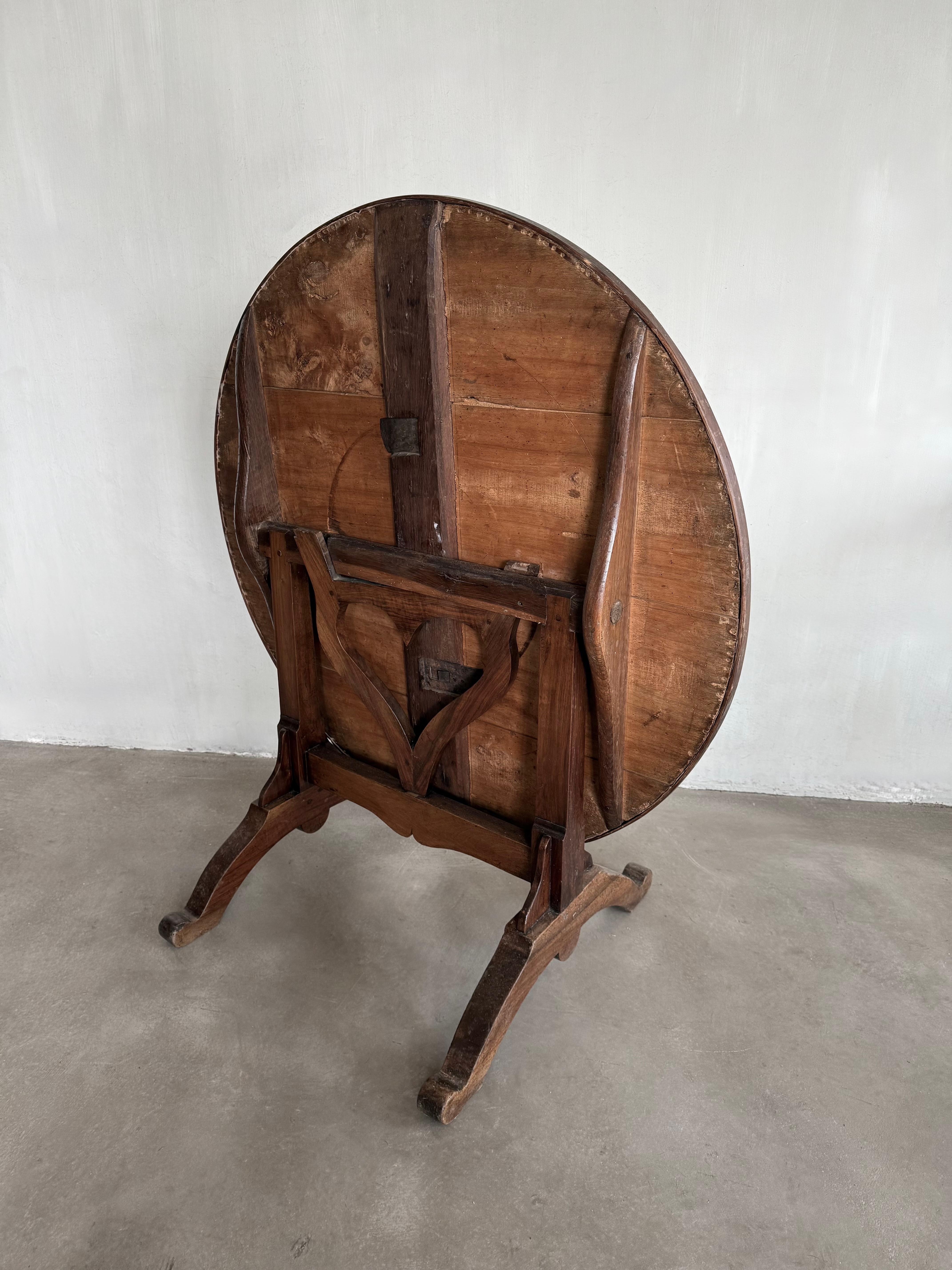 Mesa de degustación de vino de nogal del siglo XVIII Francés en venta
