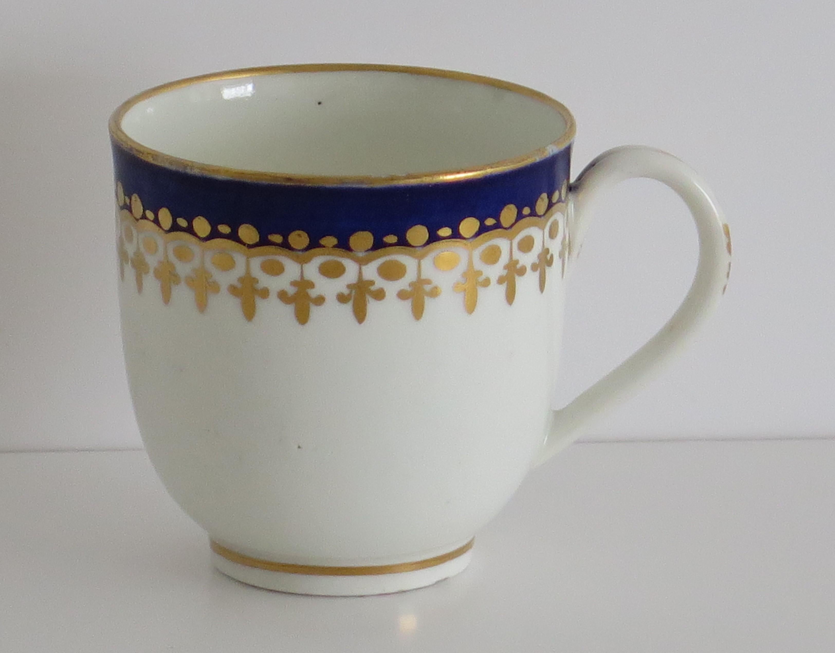 18th C Worcester Porcelain Trio of Coffee Cup Tea Bowl and Saucer, circa 1780 For Sale 3