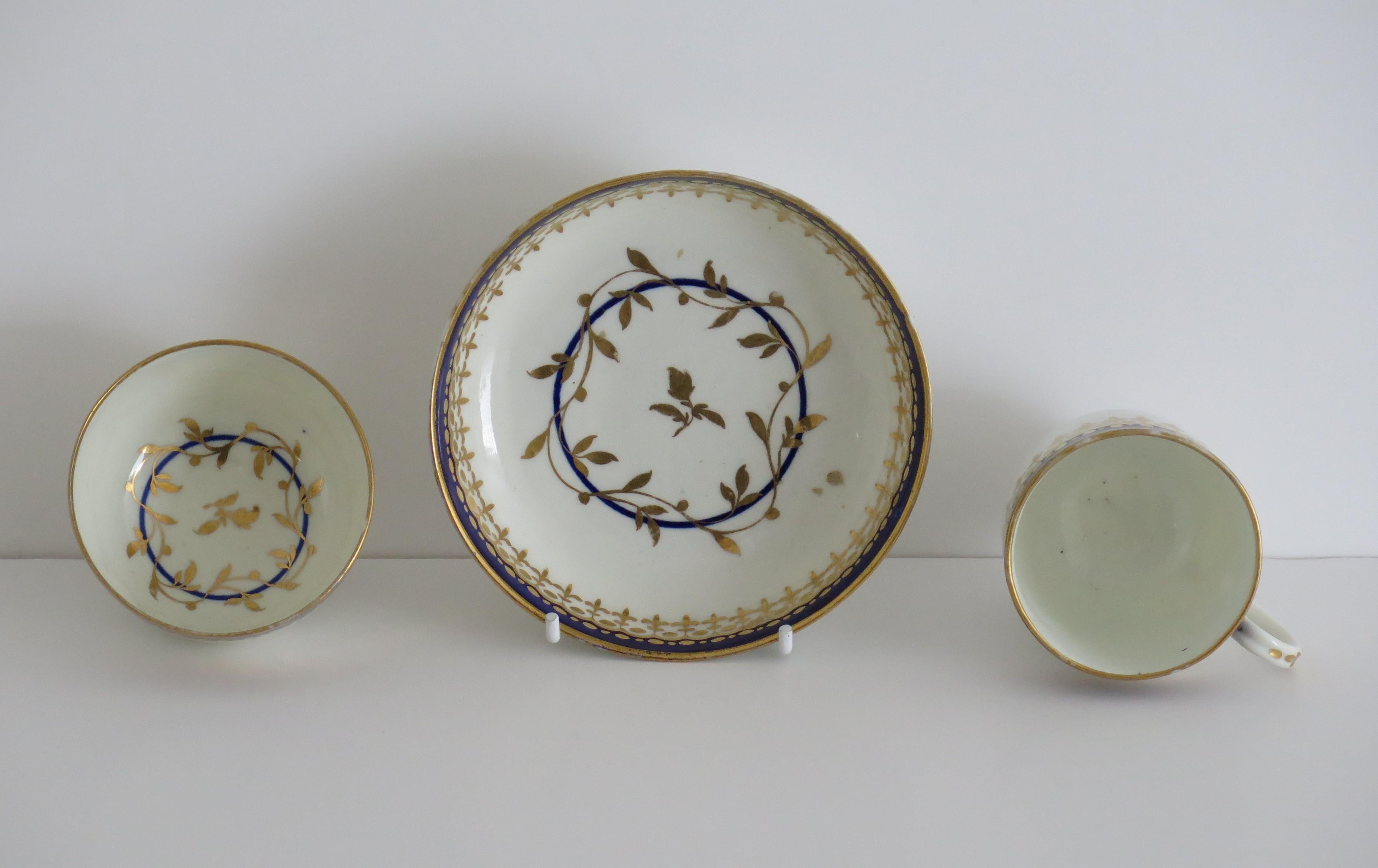 18th C Worcester Porcelain Trio of Coffee Cup Tea Bowl and Saucer, circa 1780 In Good Condition For Sale In Lincoln, Lincolnshire