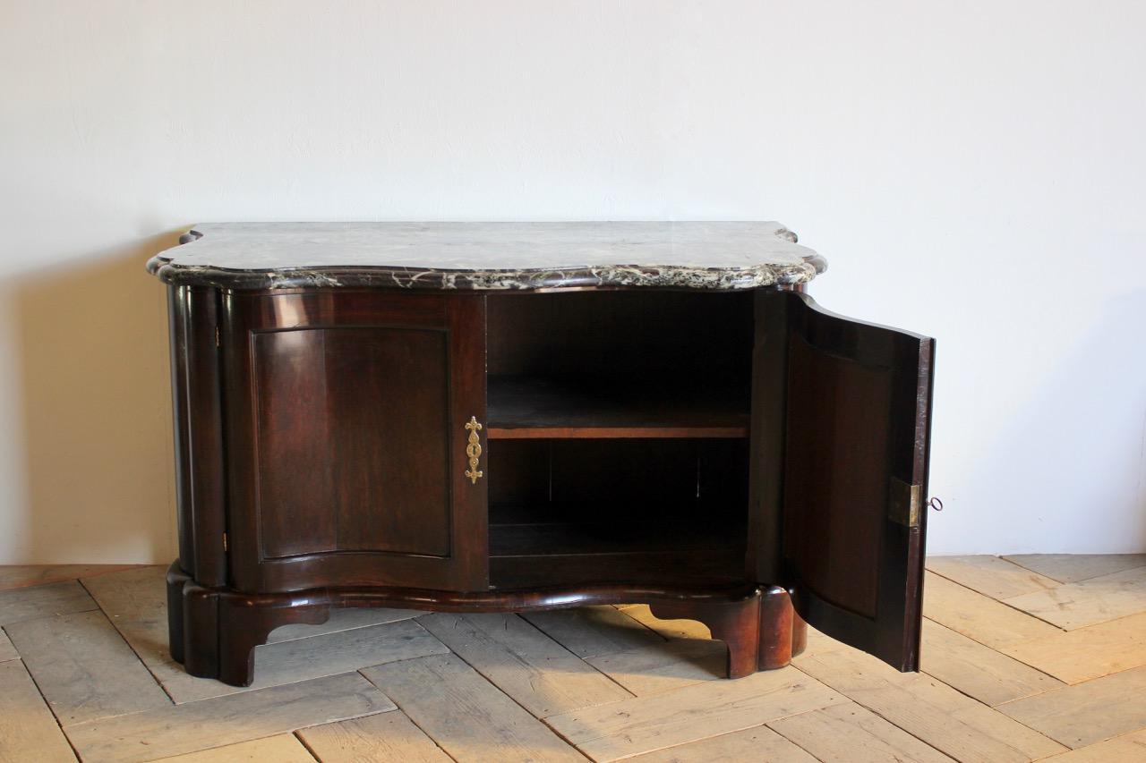 18th Century Dutch Mahogany Serpentine Buffet or Cabinet In Good Condition In Gloucestershire, GB