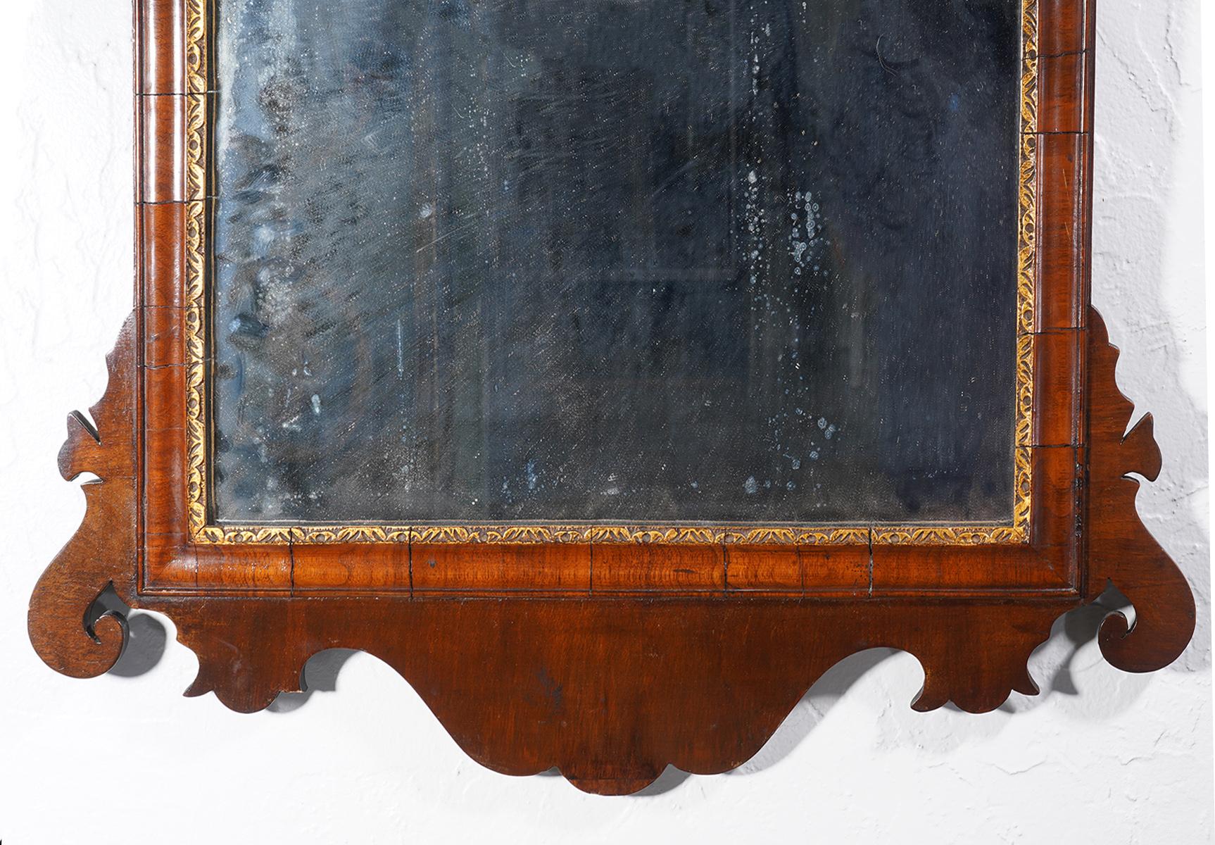 18th Century English George II Fret Carved Mahogany and Parcel Gilt Wall Mirror In Good Condition In Ft. Lauderdale, FL
