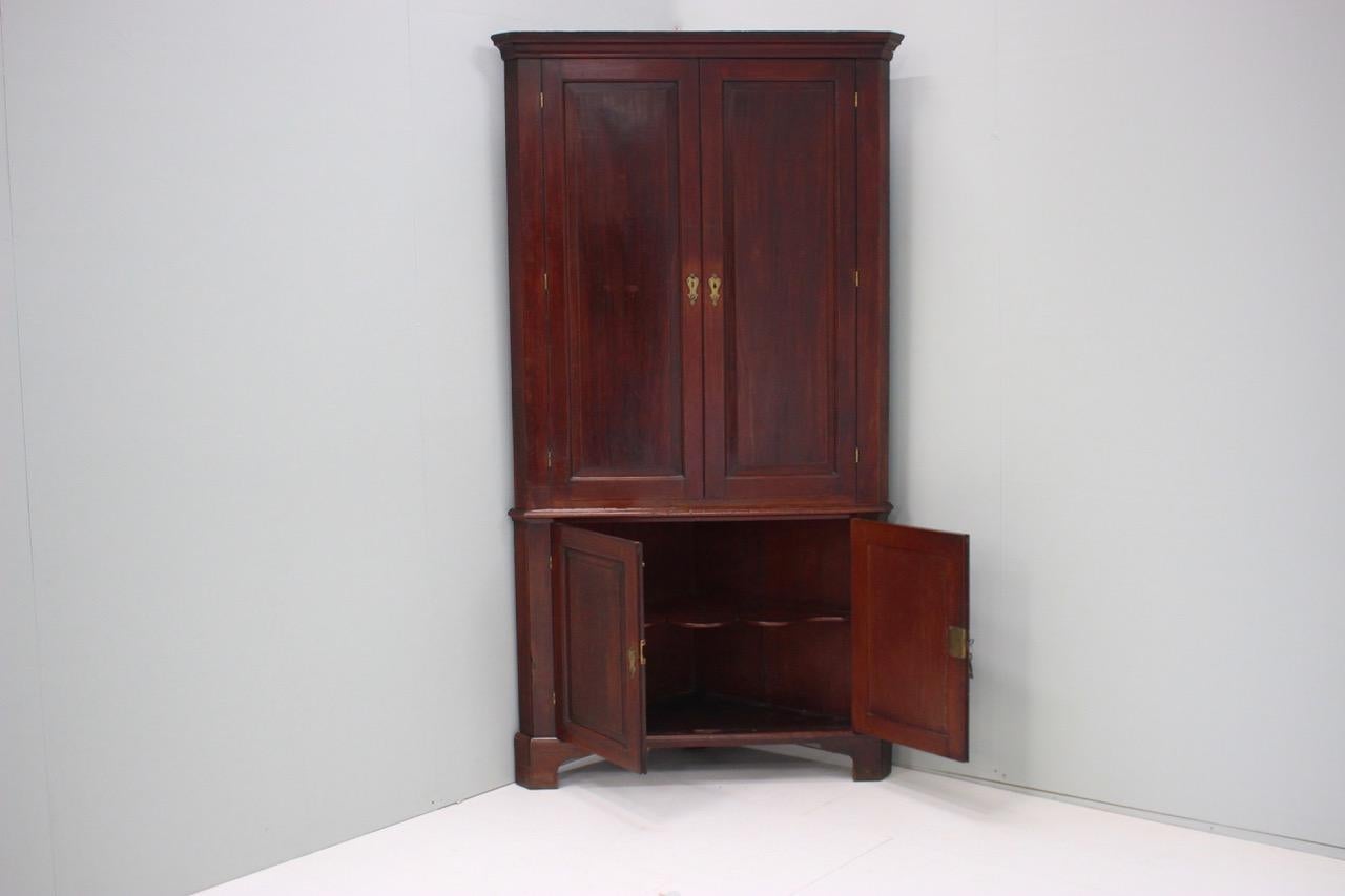 18th Century English Mahogany Corner Cupboard For Sale 3