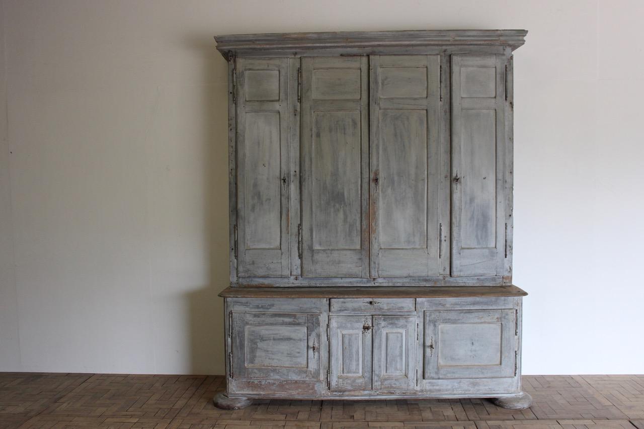 18th Century French Cupboard in Original Paint In Good Condition In Gloucestershire, GB