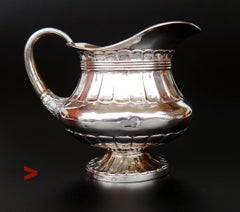 18e siècle. Pichet allemand Kassel Jug Pitcher en argent massif / 179 gr