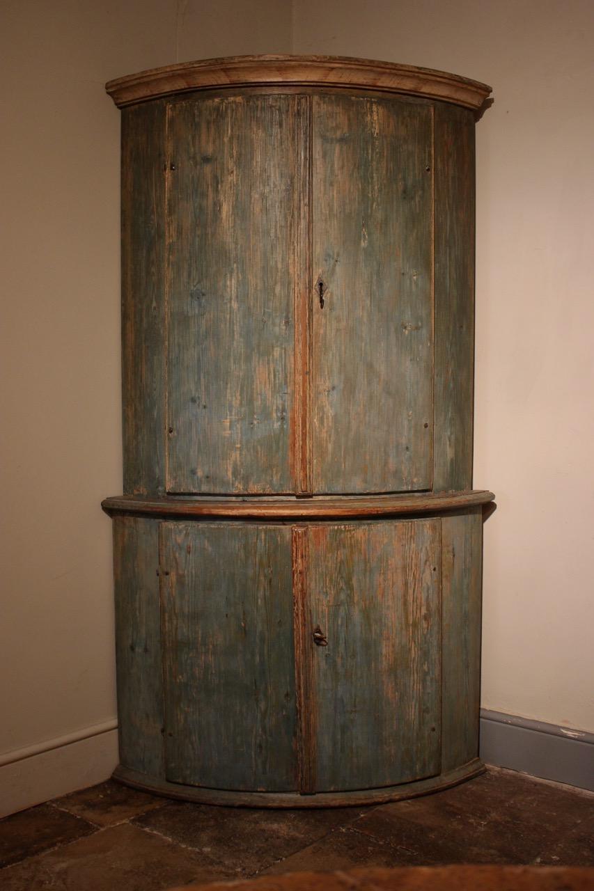 Wood 18th Century Swedish Painted Corner Cupboard in Original Paint For Sale