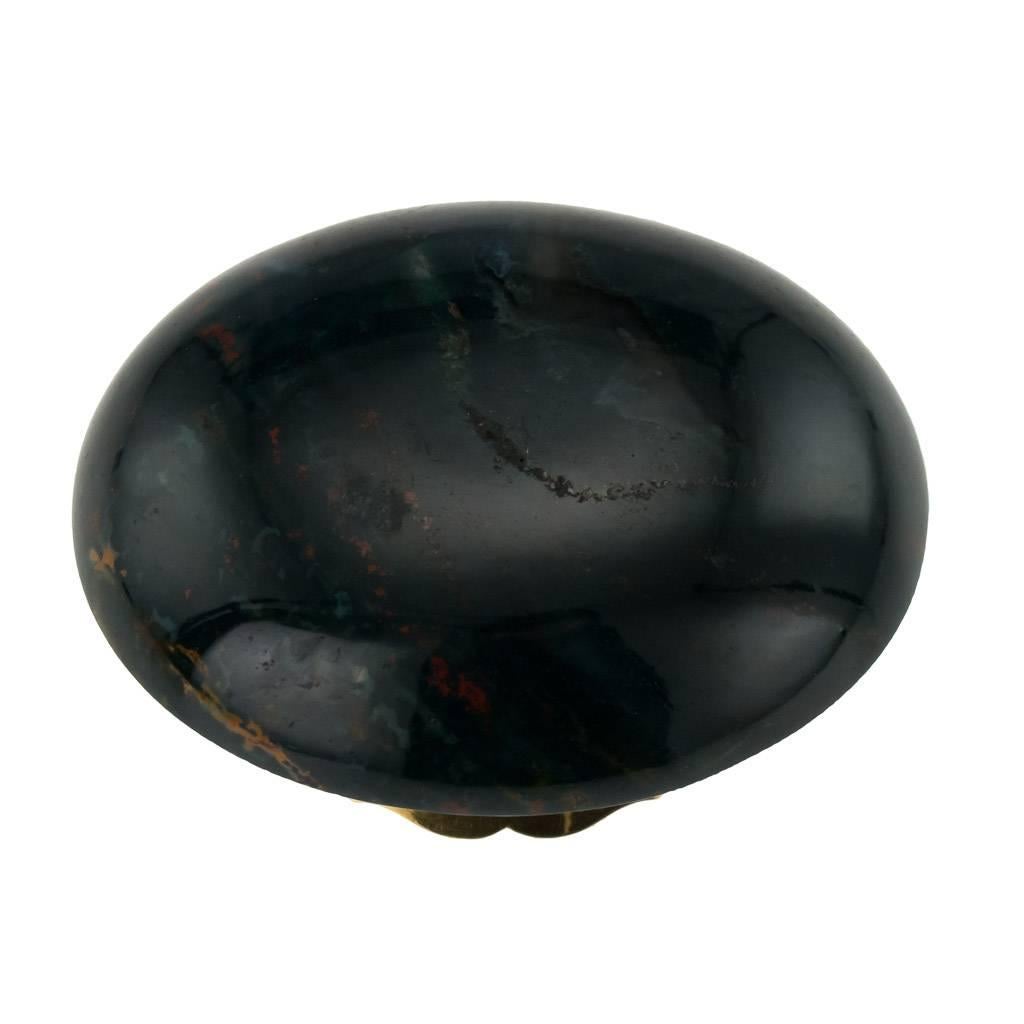 Antique late 18th century French 18-karat gold-mounted hardstone snuff box, of oval shape, mounted with a polished translucent bloodstone and applied with gold reeded boarders. Apparently unmarked, tested (750 standard)

Condition:
In great